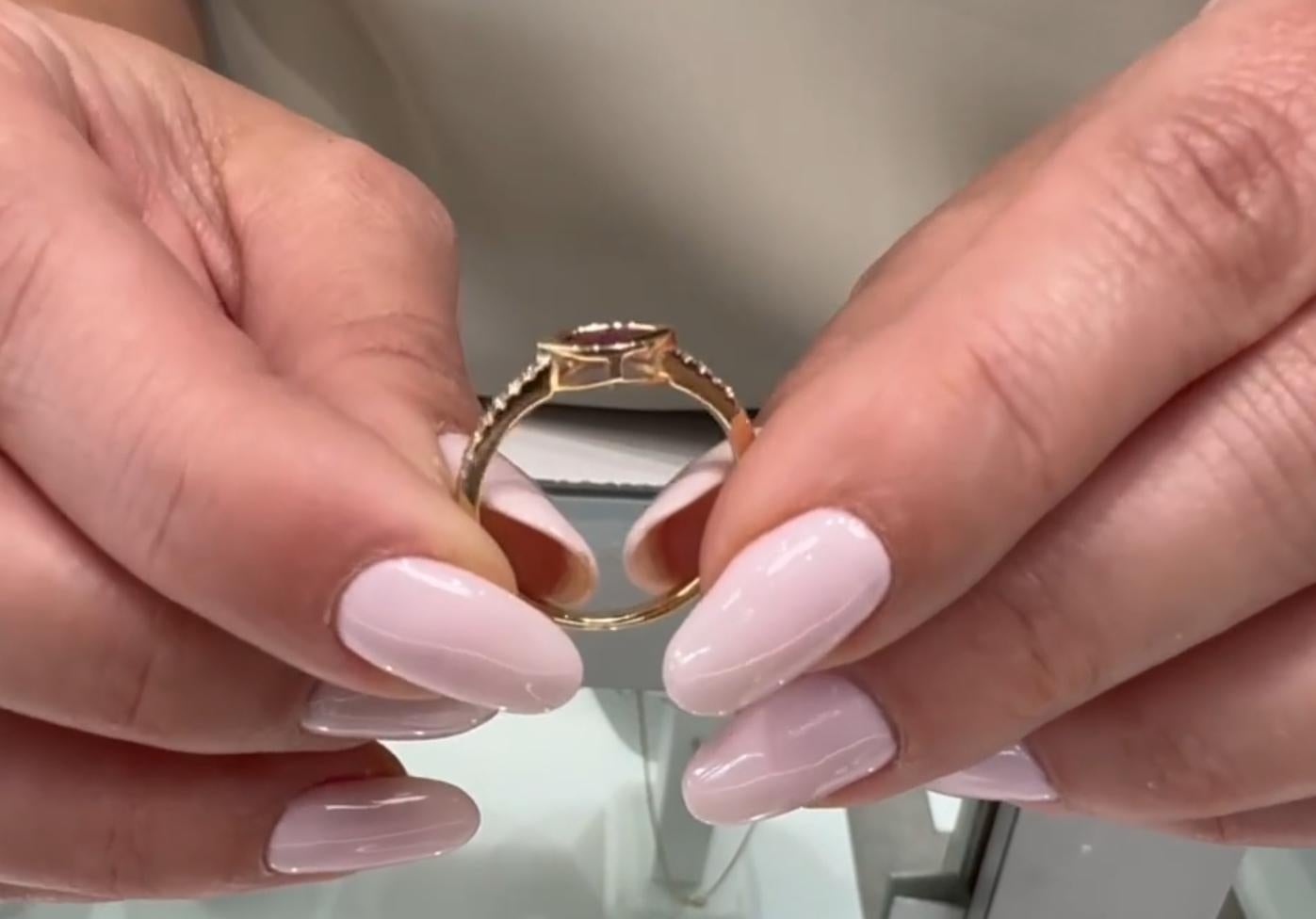 Moderner Marquise Rubinring mit Diamanten aus 14K Gelbgold im Angebot 3