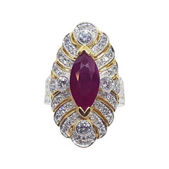 Bague en or 18 carats sertie d'un rubis marquise et de diamants