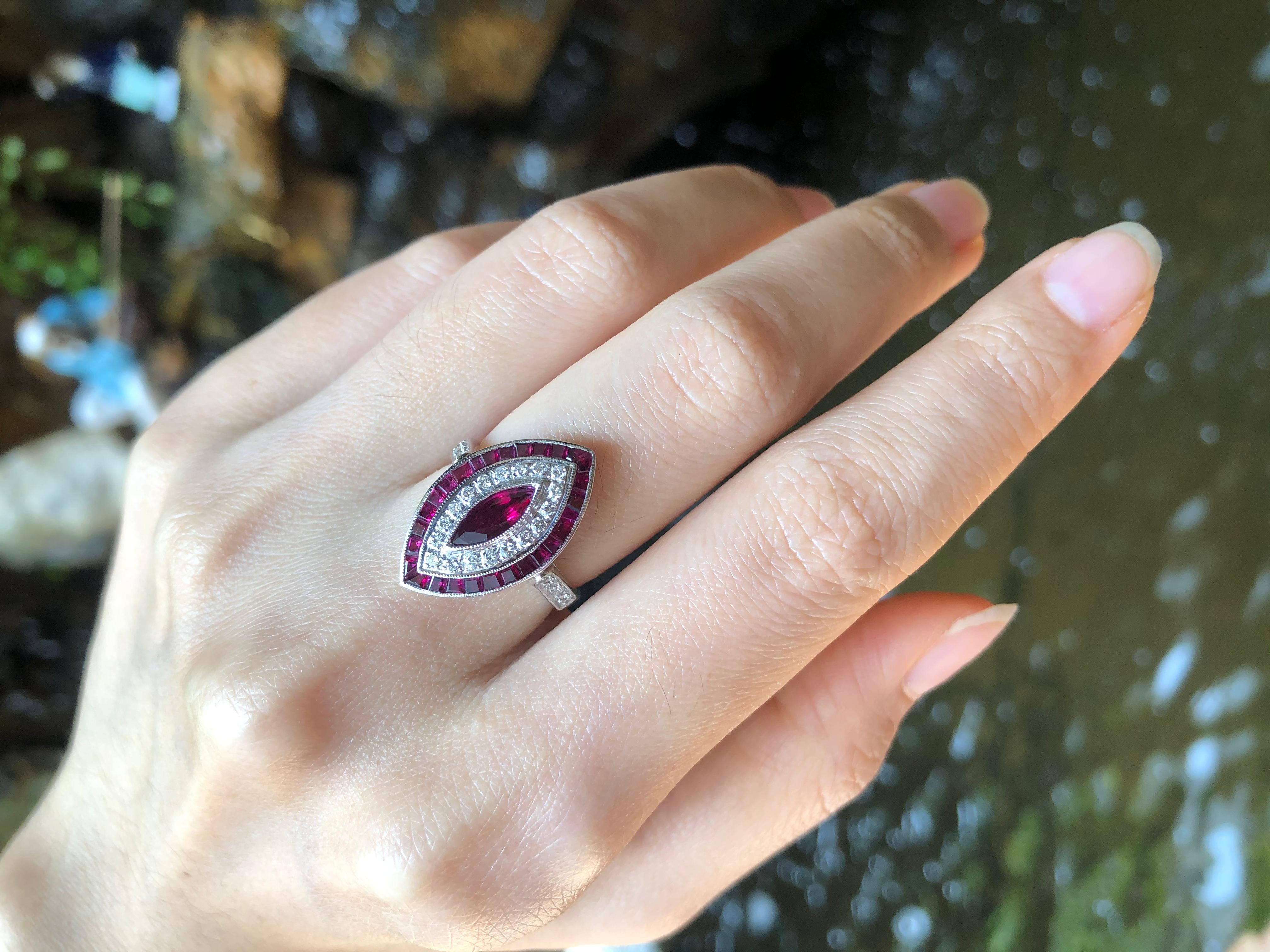 Anillo de Rubí Marquesa con Diamantes engastado en Oro Blanco de 18 Kilates en Nuevo estado para la venta en Bangkok, TH