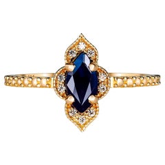 Marquise Saphir 14k Gold Ring. 
