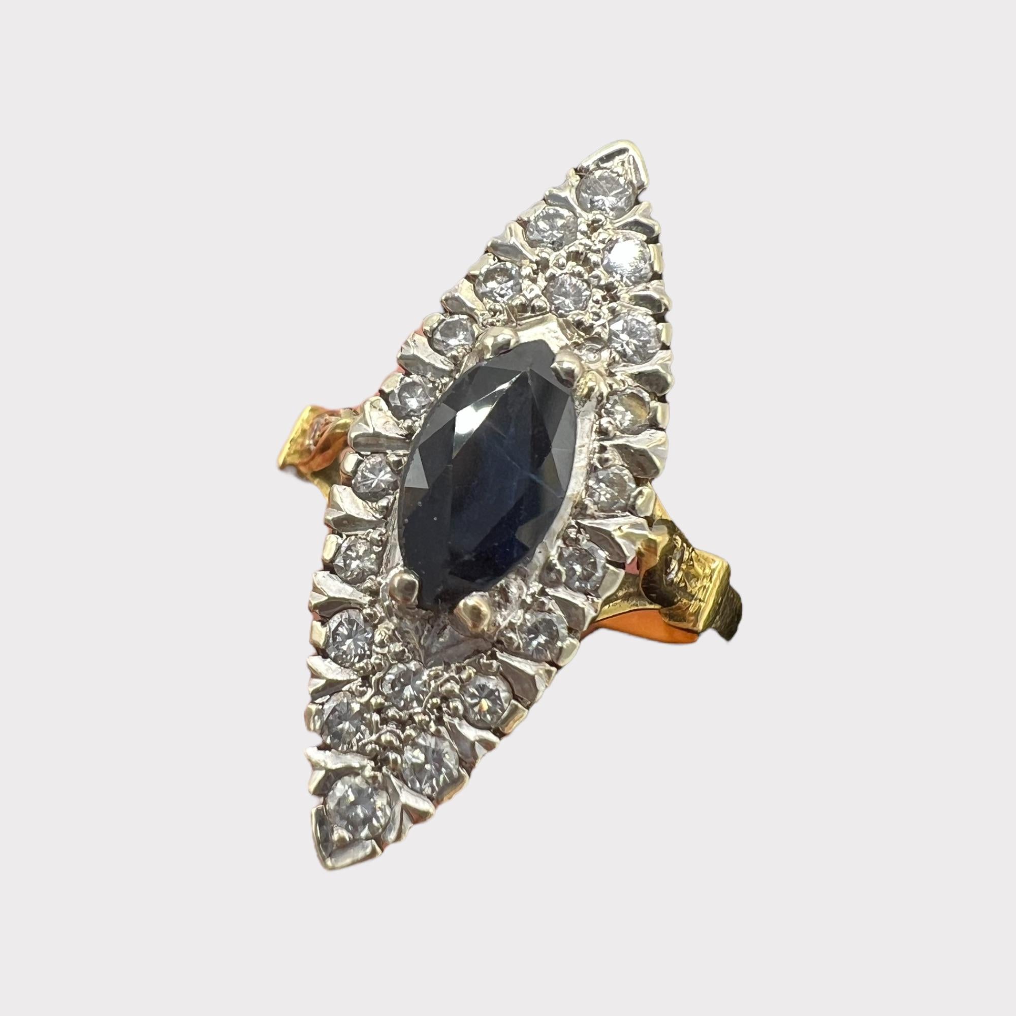 Marquise Sapphire Ring in Hand-Worked Gold, Early 20th Century Damen im Angebot