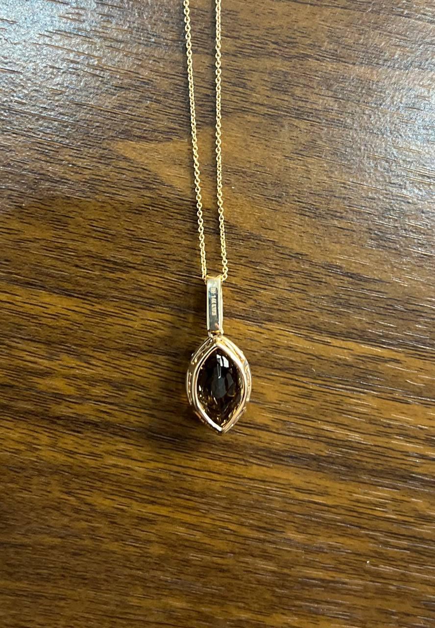 Collana con ciondolo a forma di marquise in quarzo marrone fumé in oro rosa 14 carati con pavé di diamanti in vendita 2