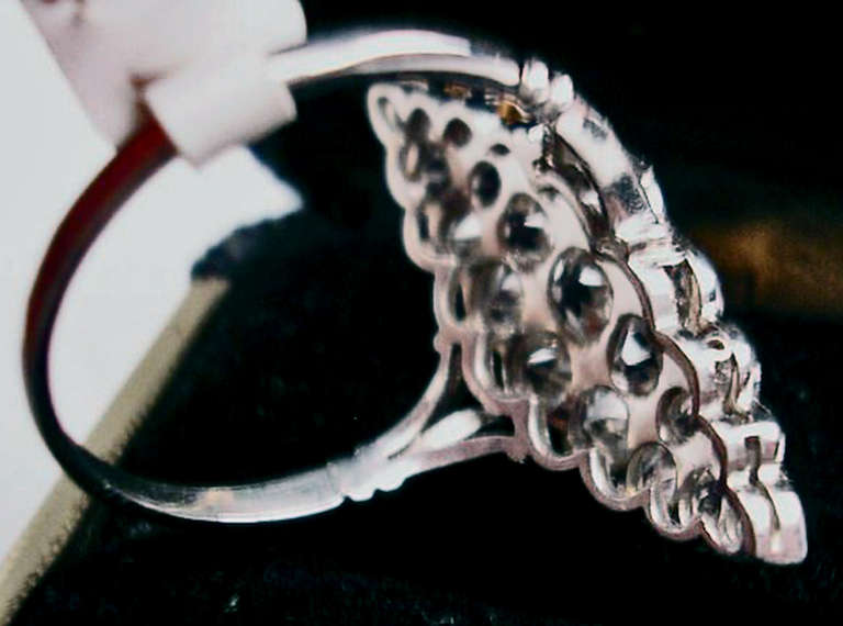 Marquise geformt Art Déco Cluster Cocktail Ring 3,00 Karat Diamanten und Gold  (Marquiseschliff) im Angebot