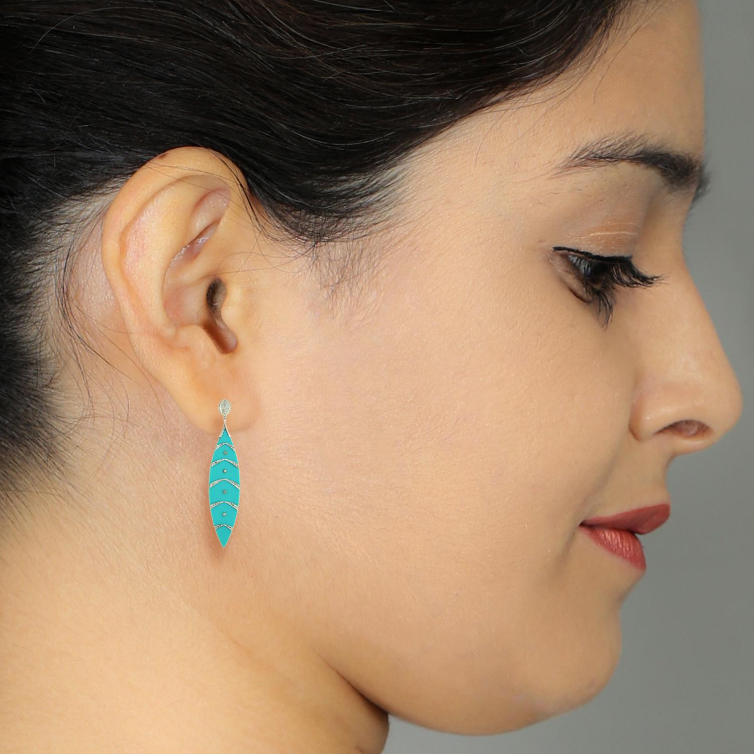 Long and alluring this turquoise color bakelite earring is 4 inch long with white diamond pave work on 14K white gold is a stunning earring for summers.

Closure: Push Post

14K: 8.82gms
Diamond: 1.670cts
Bakelite: 32.00cts