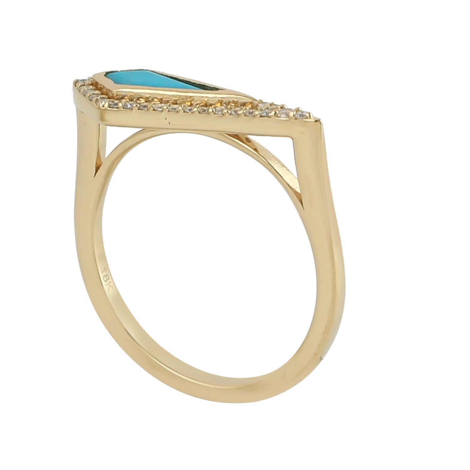 Taille mixte Bague cocktail en or jaune 18 carats avec turquoise bleue en forme de marquise et diamants pavés en vente