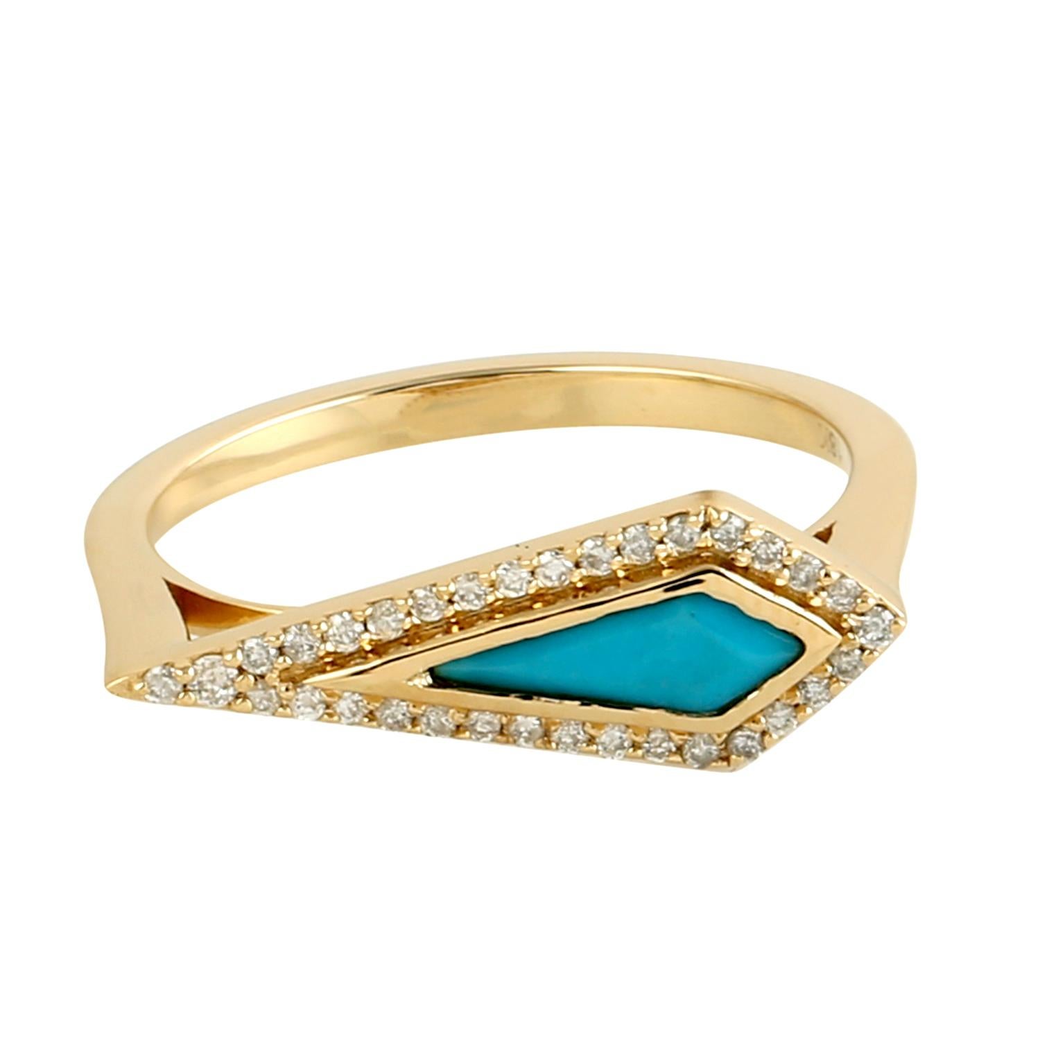 Bague cocktail en or jaune 18 carats avec turquoise bleue en forme de marquise et diamants pavés Neuf - En vente à New York, NY