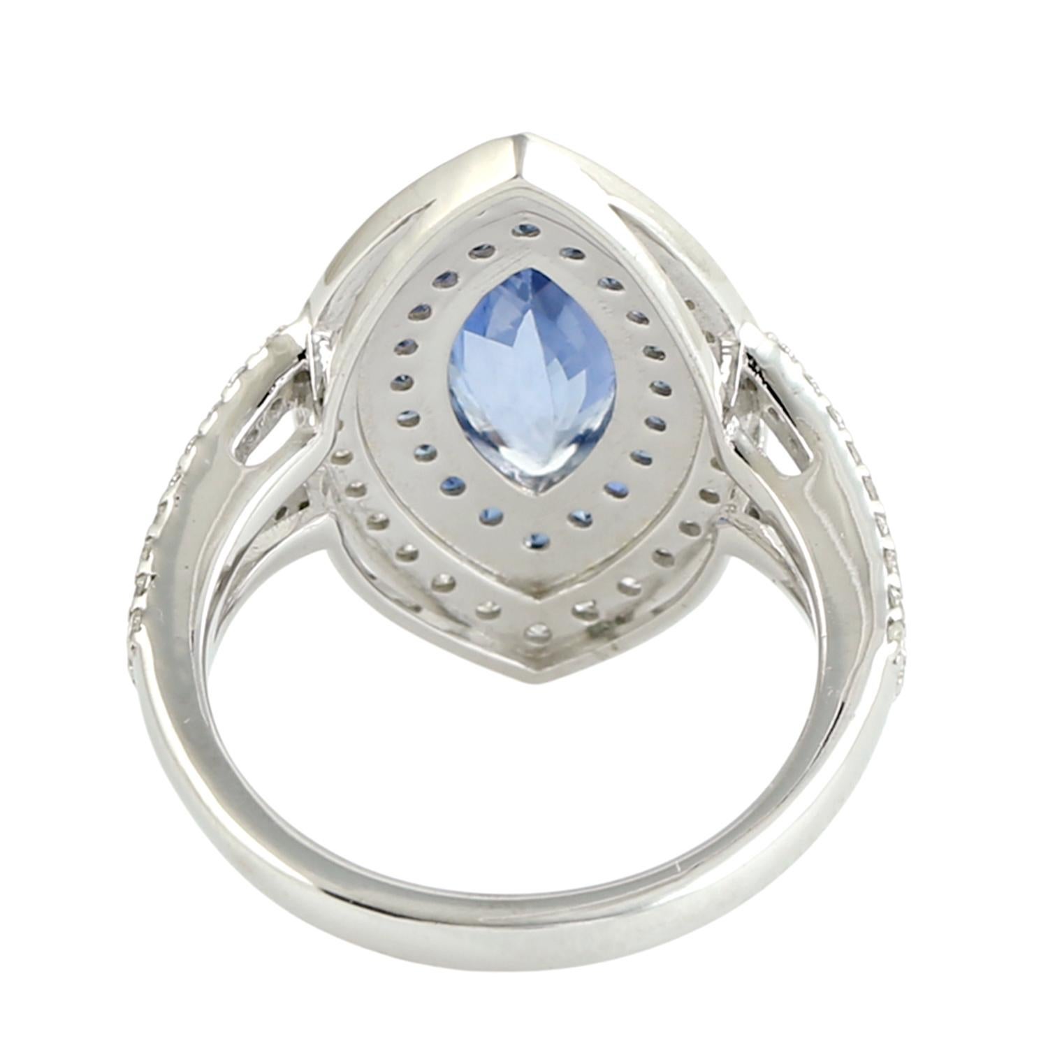 Art déco Bague cocktail saphir bleu de Ceylan en forme de marquise avec saphir et diamant pavés en vente