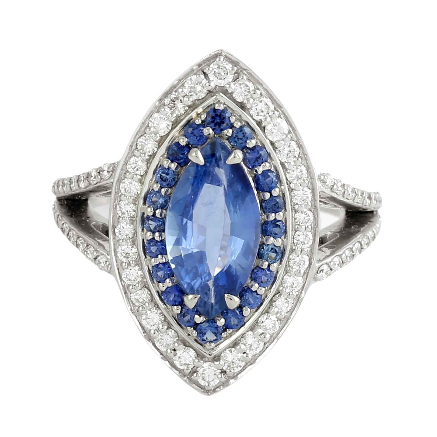 Taille mixte Bague cocktail saphir bleu de Ceylan en forme de marquise avec saphir et diamant pavés en vente
