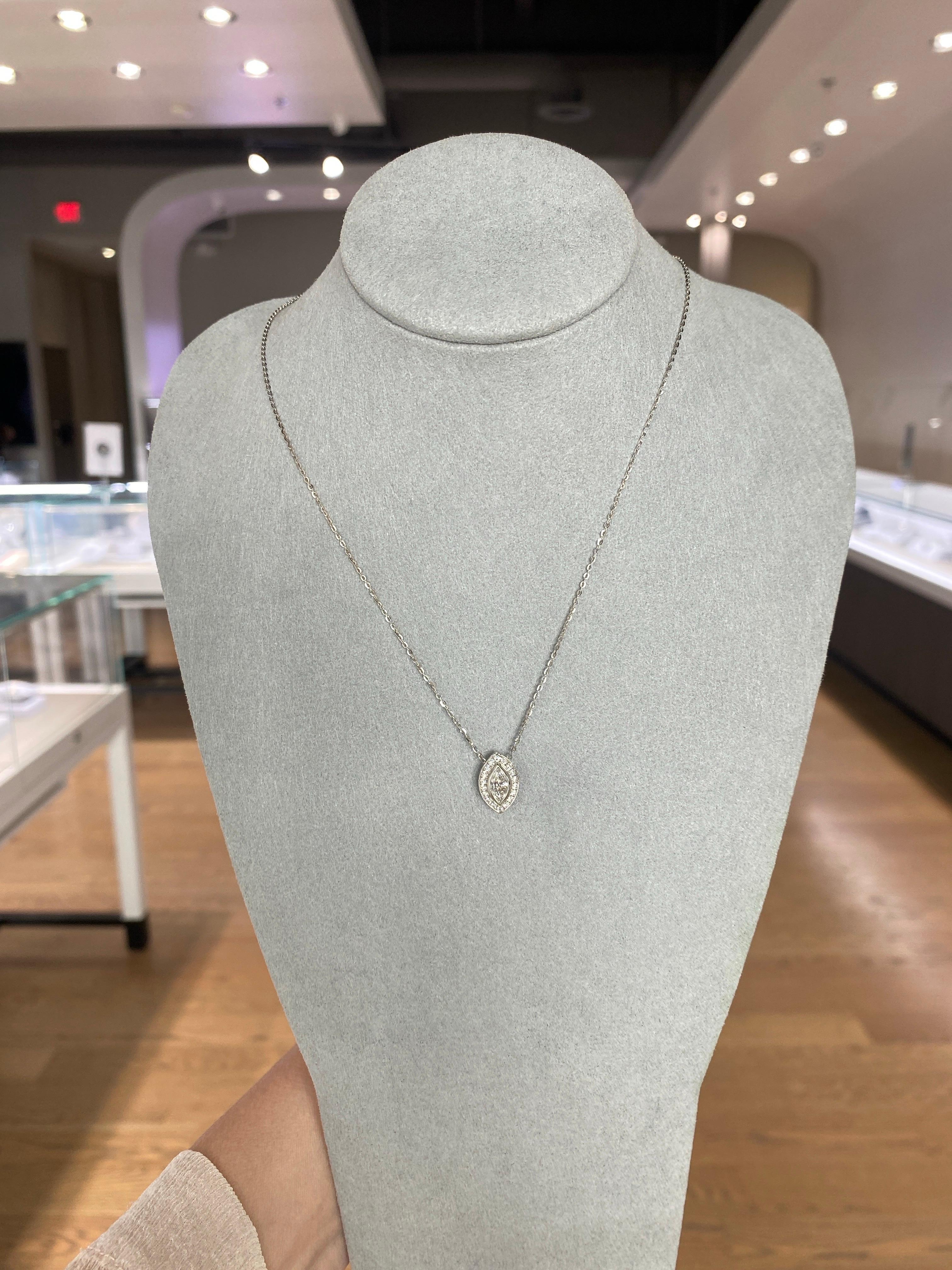 Collana con ciondolo a forma di Marquise con diamanti a raggiera in vendita 5