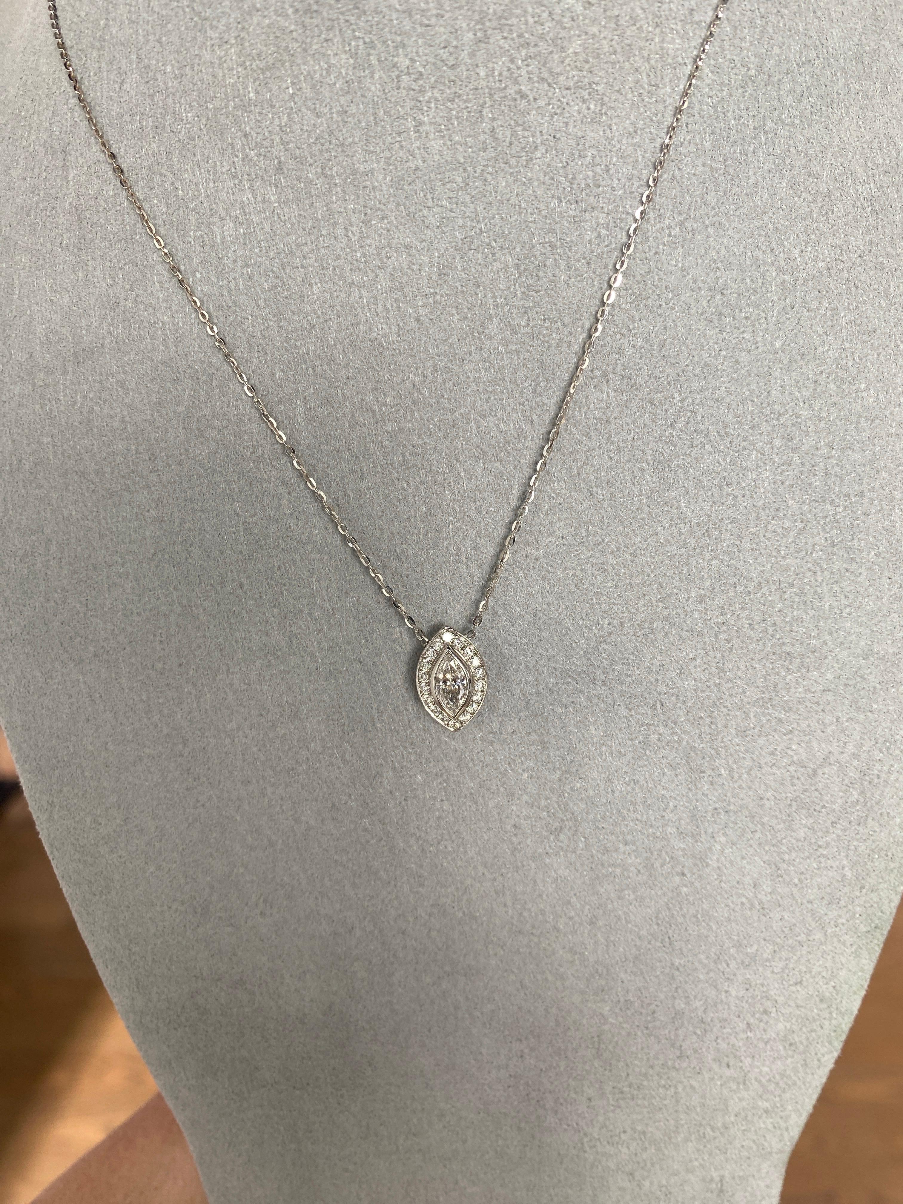 Collana con ciondolo a forma di Marquise con diamanti a raggiera in vendita 6