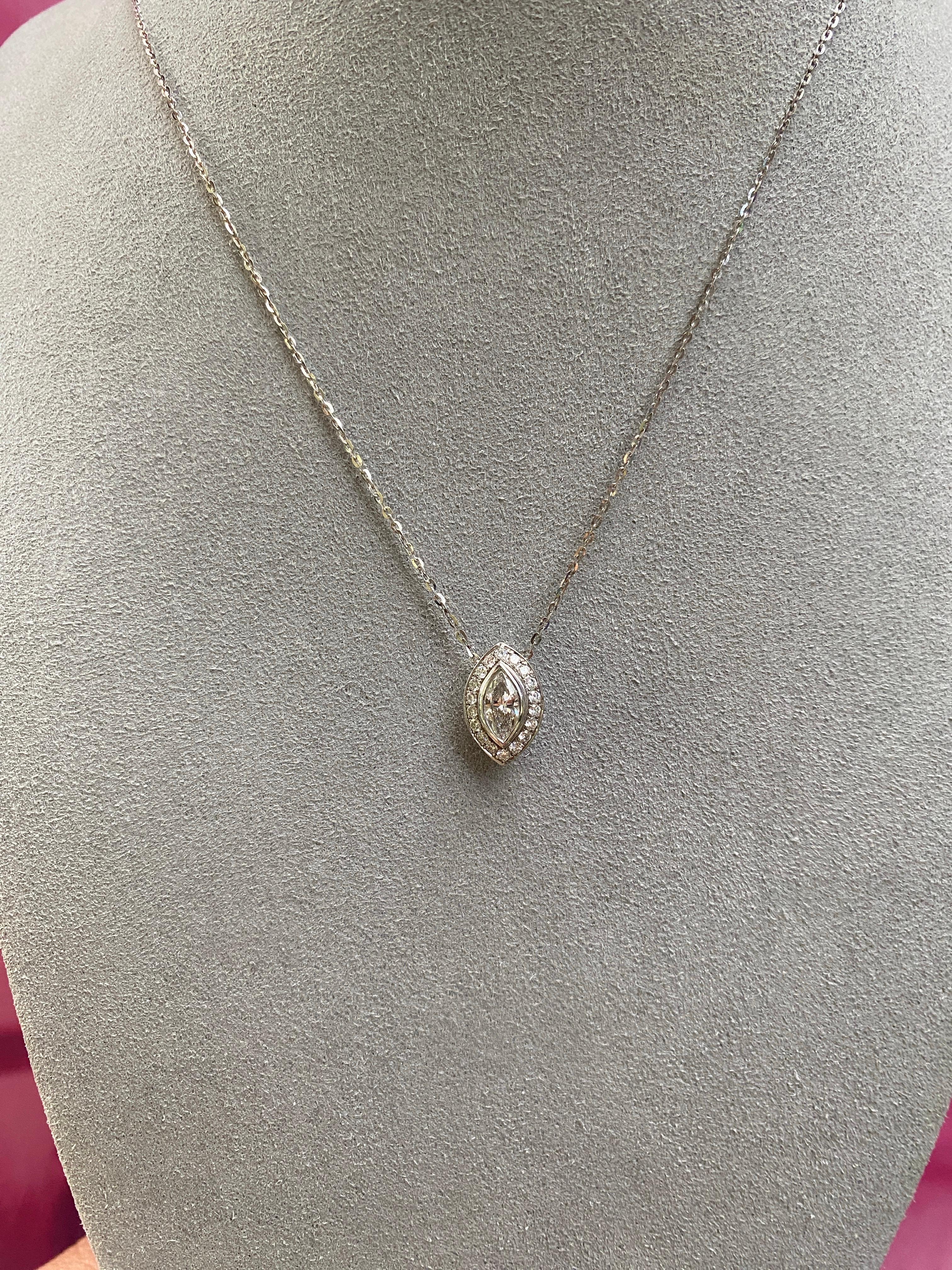 Taglio marquise Collana con ciondolo a forma di Marquise con diamanti a raggiera in vendita