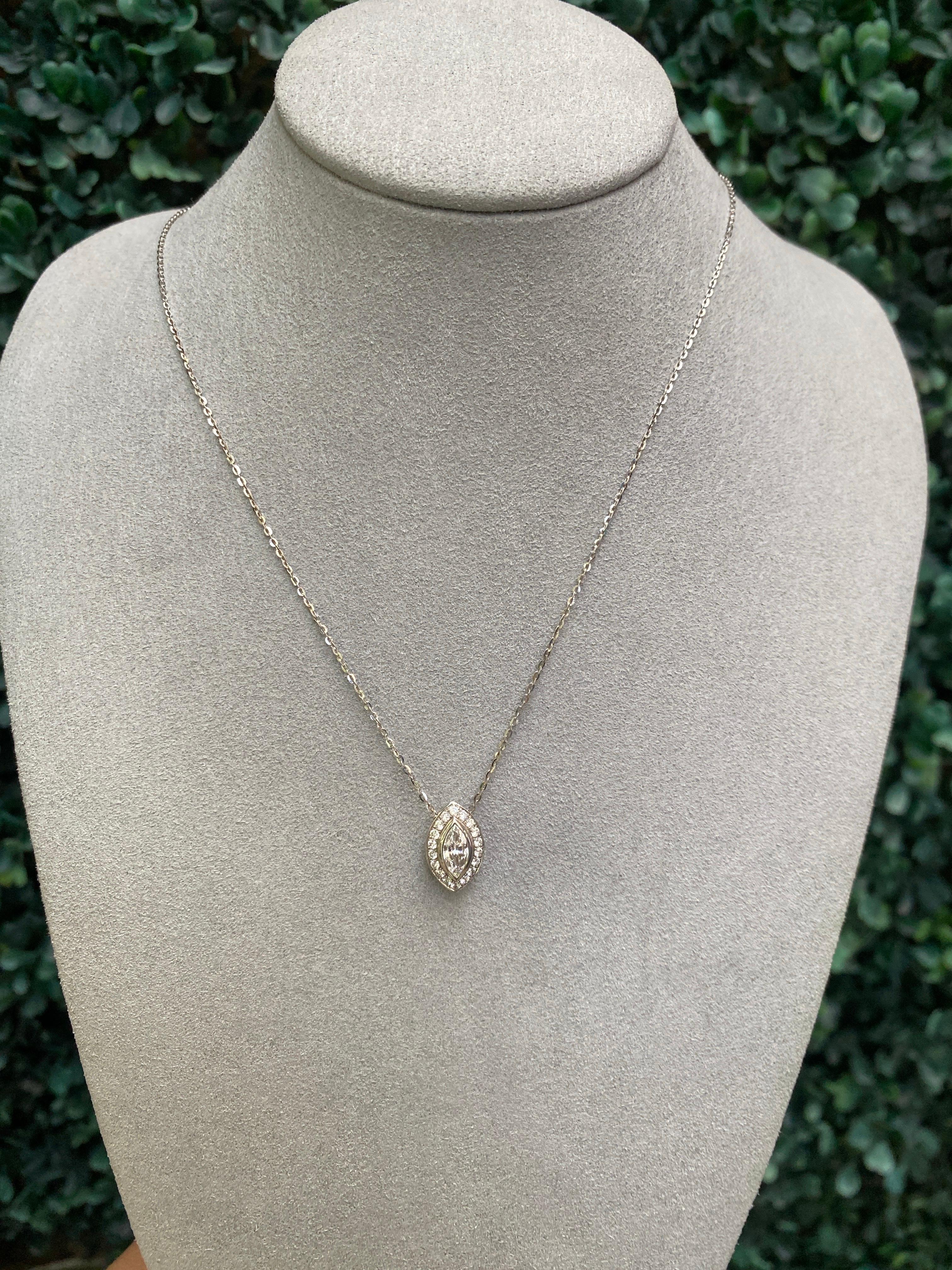 Collana con ciondolo a forma di Marquise con diamanti a raggiera in vendita 1
