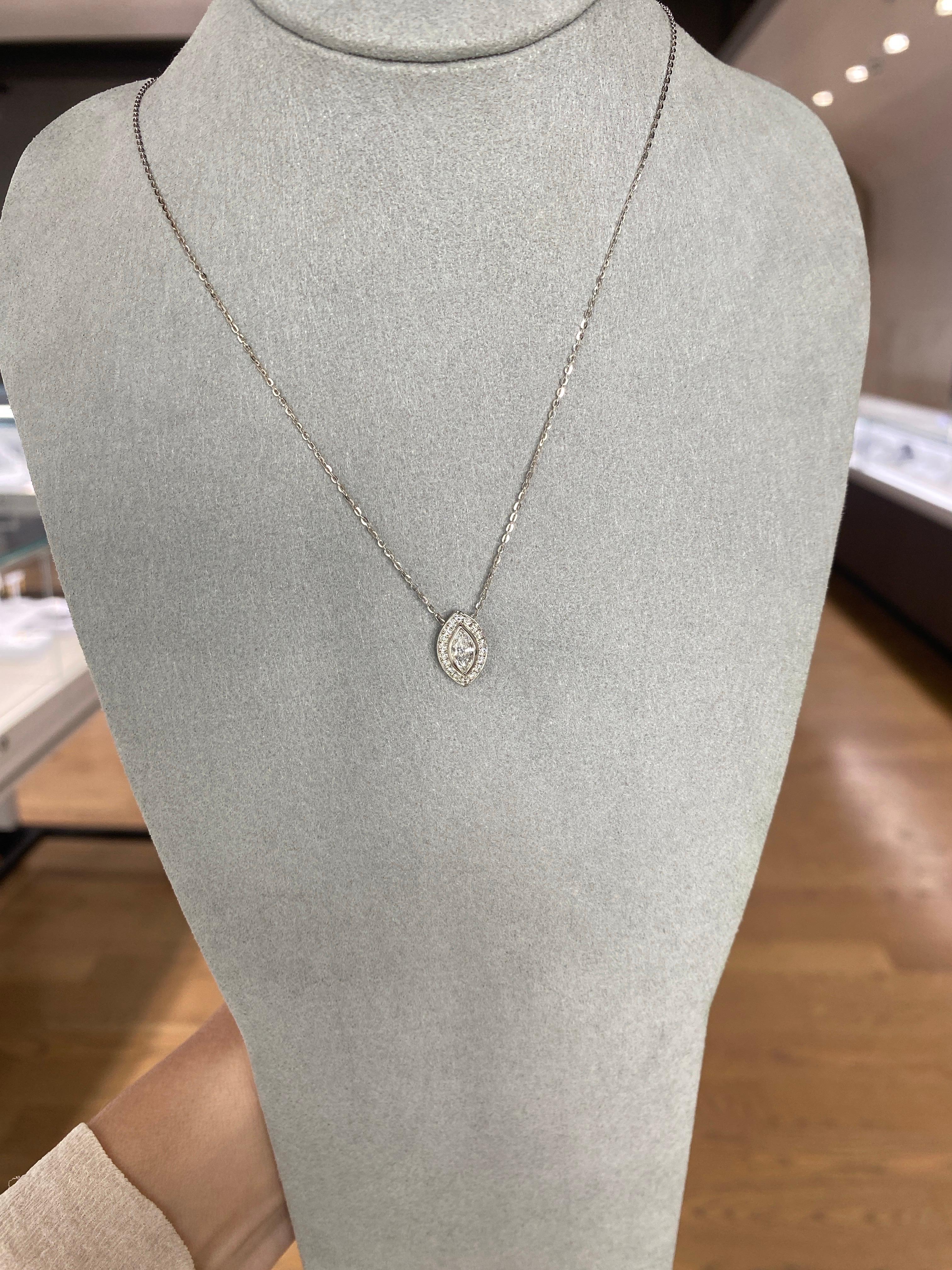 Collana con ciondolo a forma di Marquise con diamanti a raggiera in vendita 3