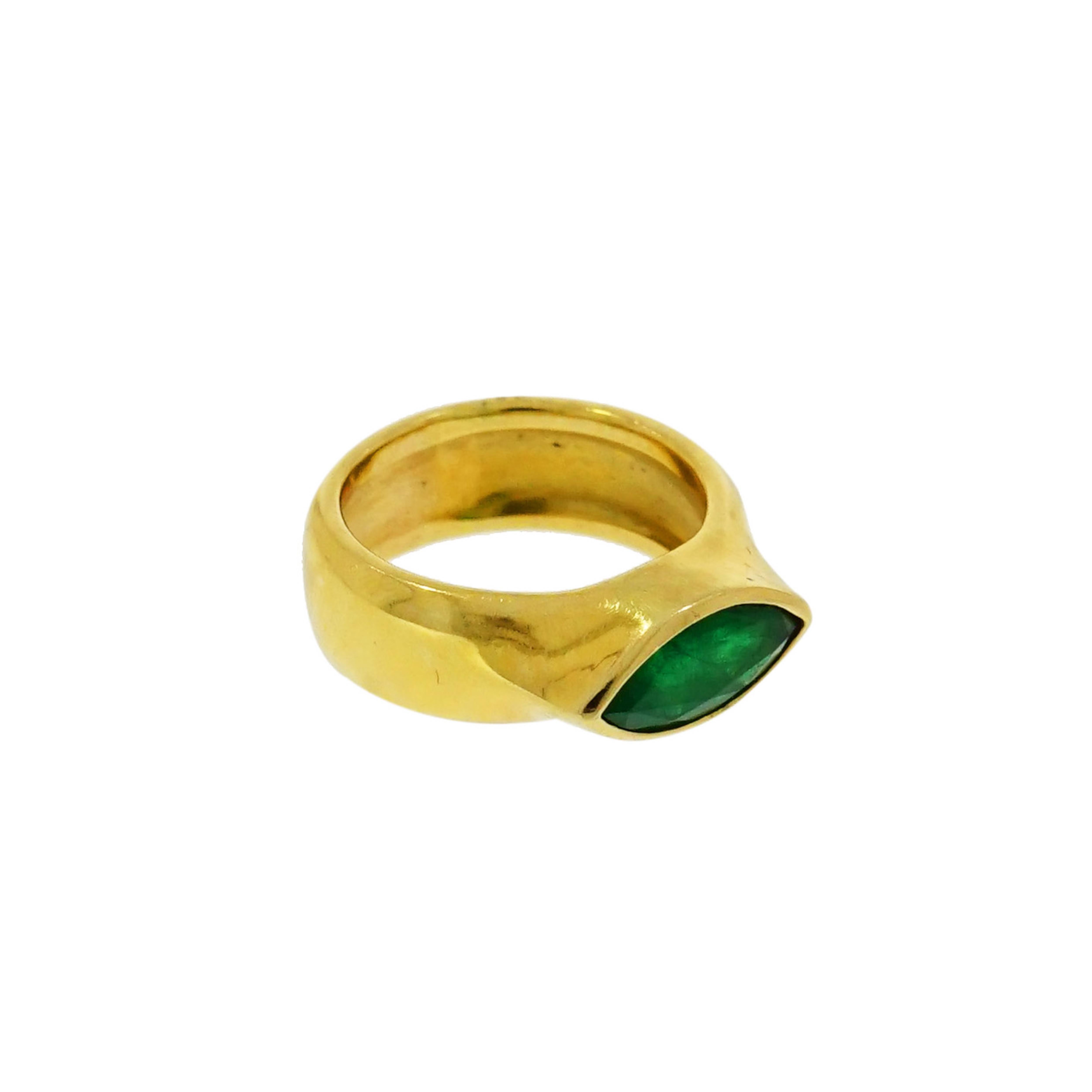 Marquise-shaped Emerald set in a 18K Yellow Gold Ring.
Approximately 1.25 carat. 
Finger size: 6.5