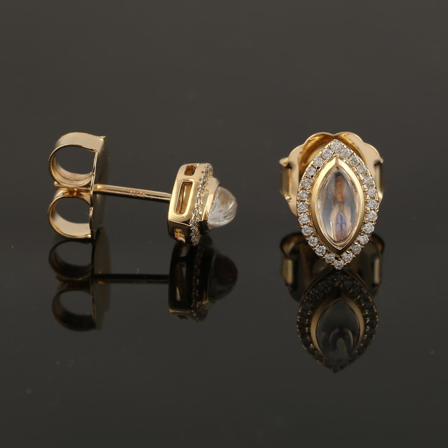 Artigiano Orecchini con pietra di luna a forma di marquise e diamanti in oro giallo 18K in vendita