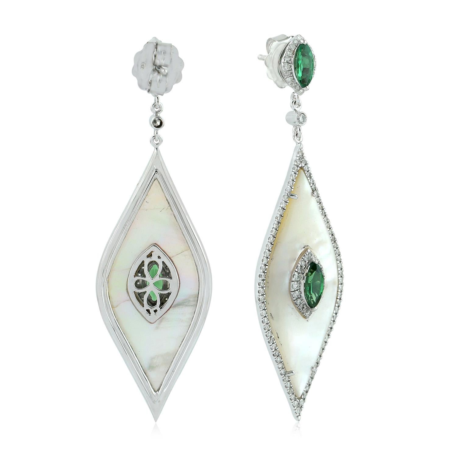 Art Déco Orecchino di perle a forma di marquise con tsavorite e diamante in oro 18 carati in vendita