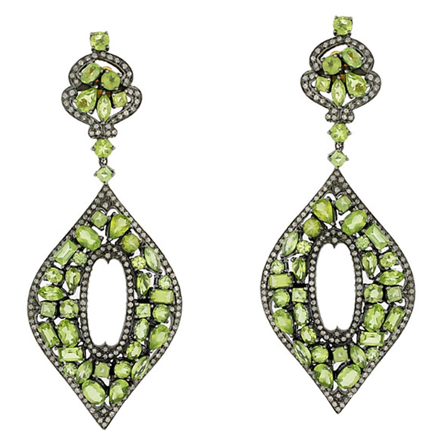 Ohrringe in Marquiseschliff mit Peridot und Diamanten aus 18 Karat Gelbgold und Silber