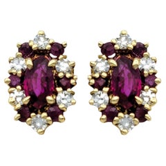 Marquise-Ohrstecker aus 14 Karat Gelbgold mit Rubin und Diamant-Halo in Marquiseschliff