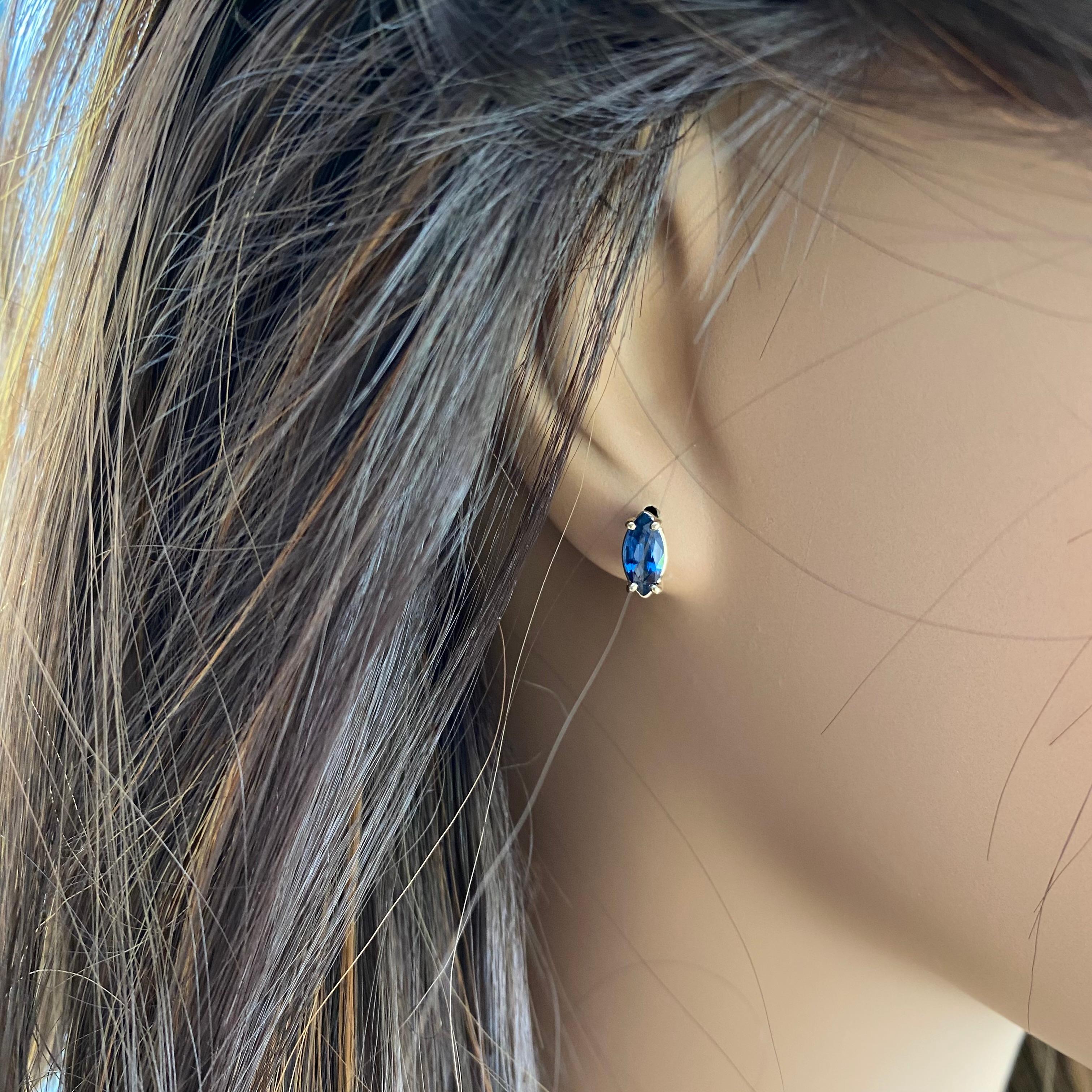 Women's or Men's Marquise Blue Sapphire 1.30 Carats 14 Karat Yellow Gold 0.30 Inch Stud Earrings