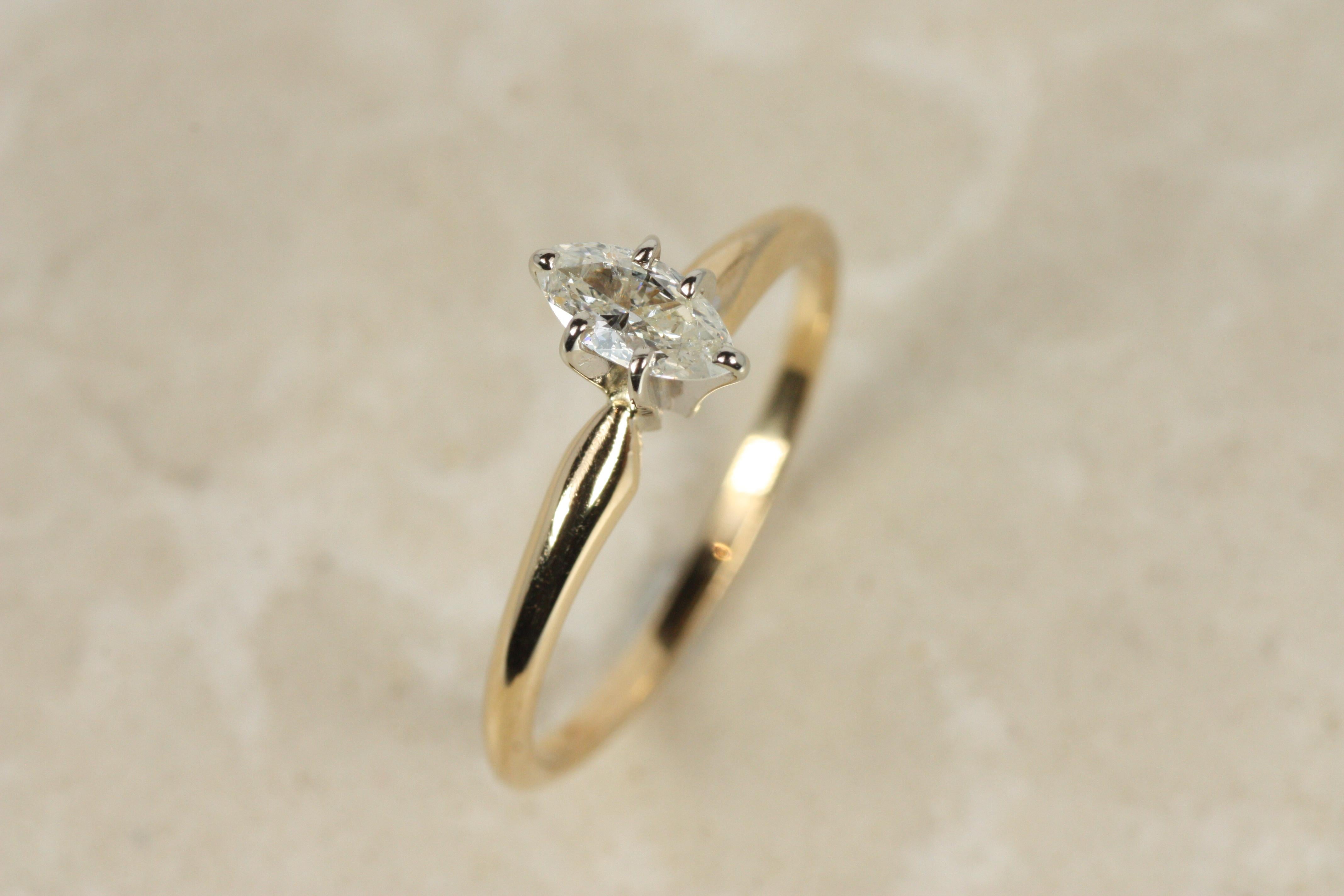Moderno Marquise Solitaire Engagement Ring – 0.23ct Diamond in 14K Gold in vendita
