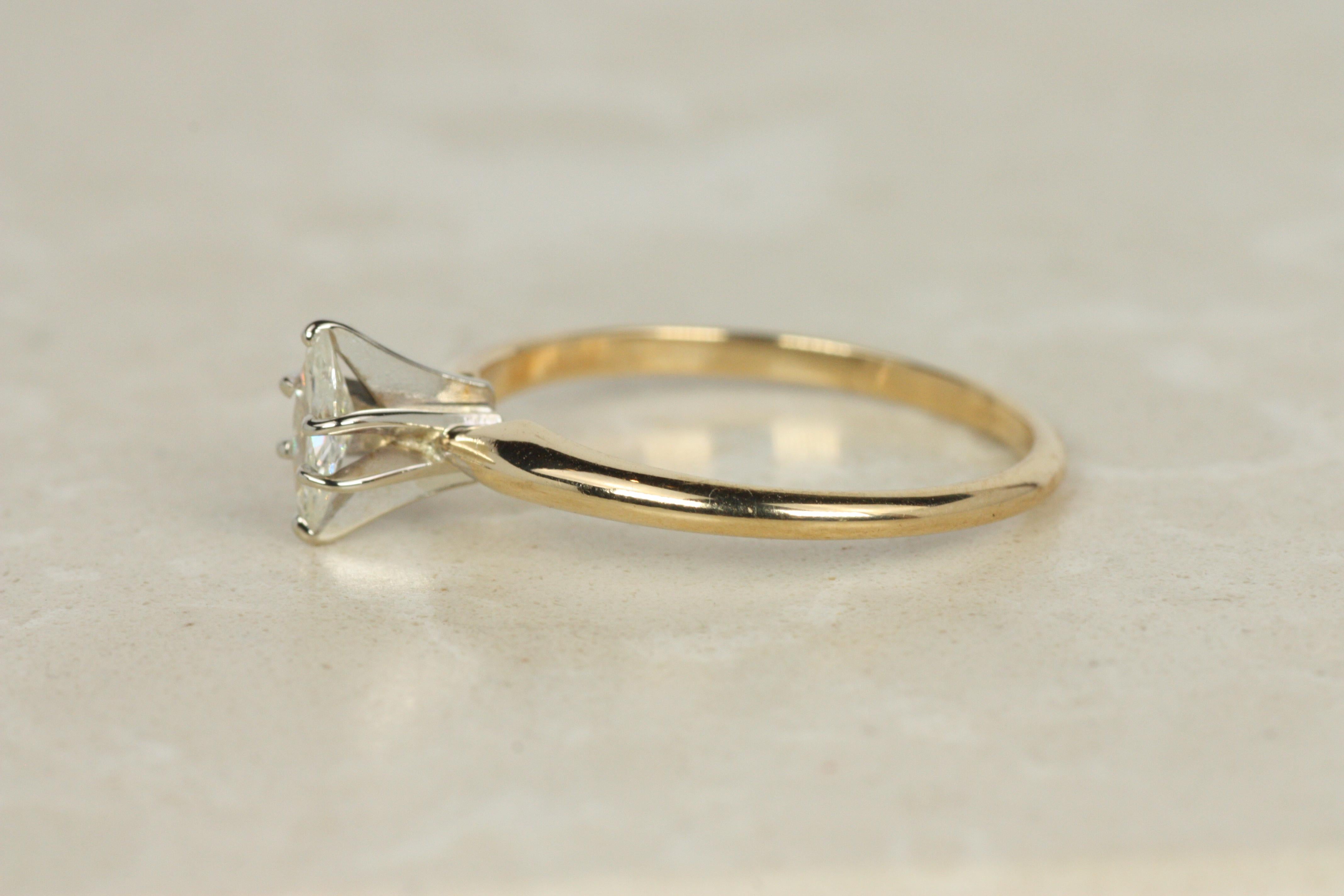 Donna Marquise Solitaire Engagement Ring – 0.23ct Diamond in 14K Gold in vendita