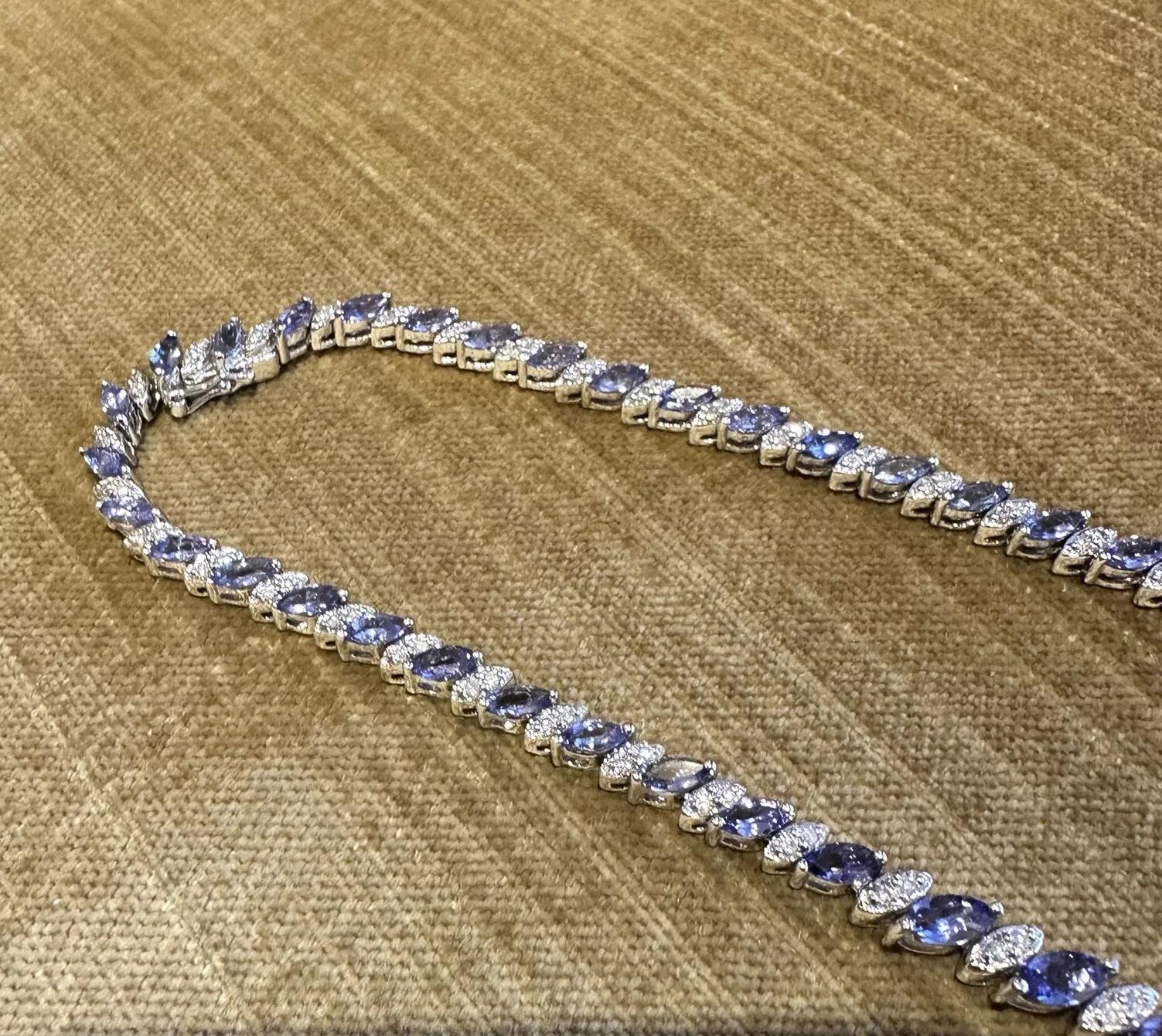 Collana con tanzanite e diamanti rotondi marquise in oro bianco 18 carati in vendita 1