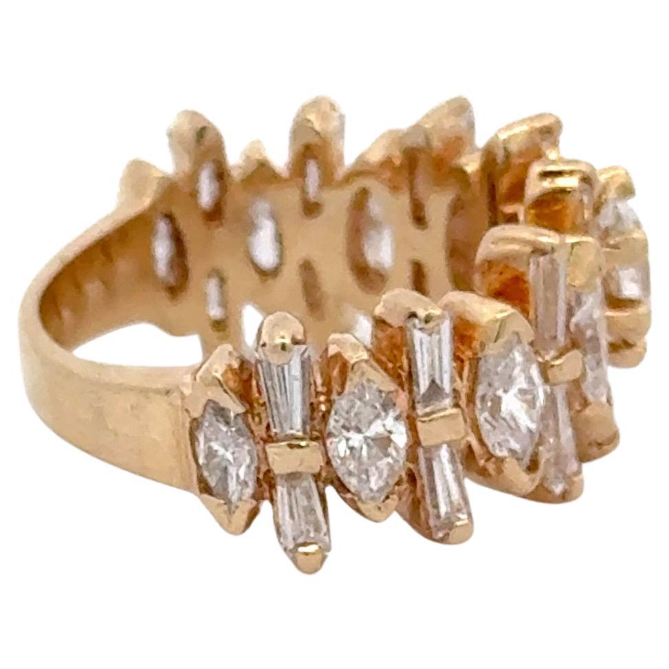 Anello a fascia in oro giallo 14 carati con diamanti Marquise graduati e Baguette affusolati per un peso di 3 carati.
Colore G-H
Chiarezza VS2
