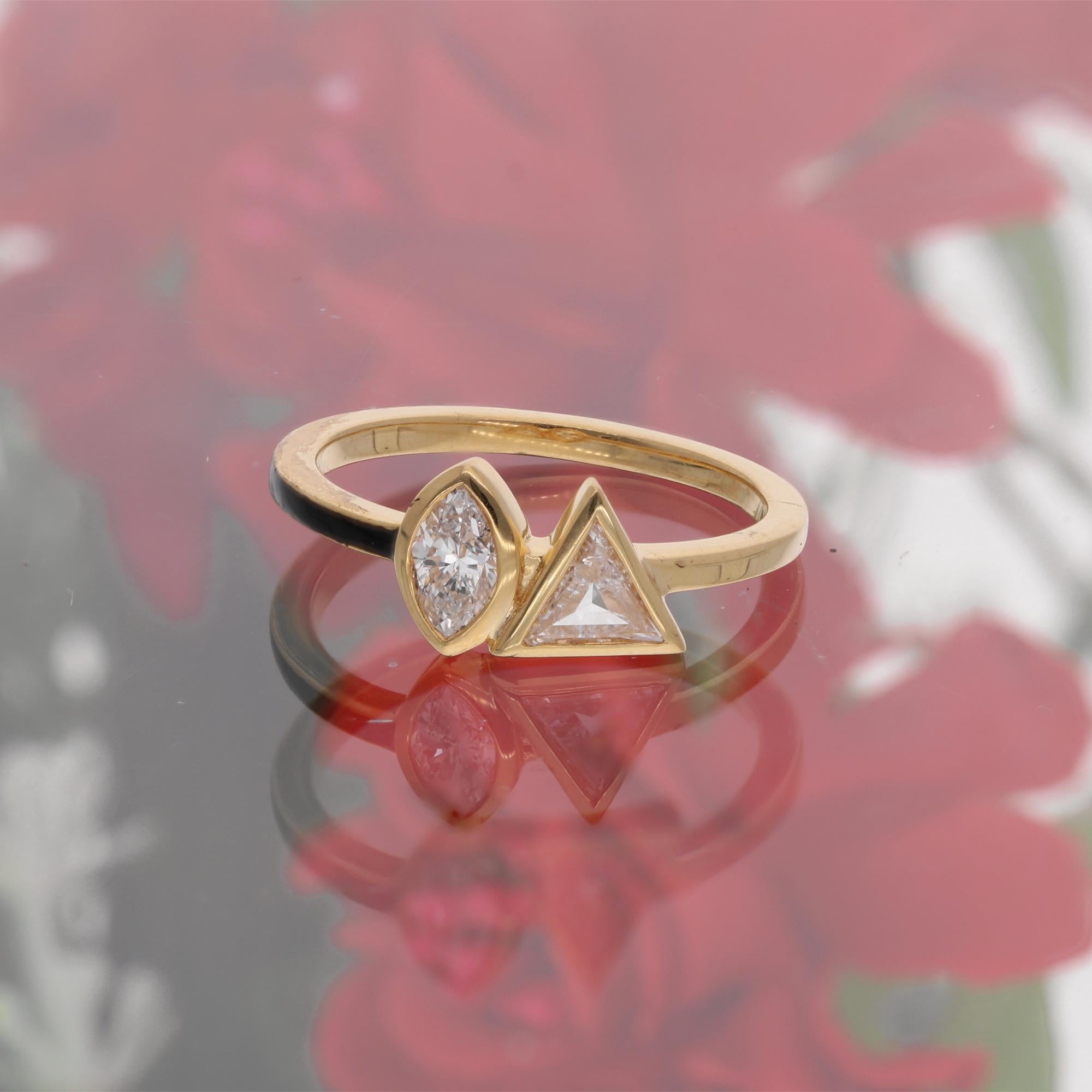 En vente :  Bague en or jaune 14 carats Marquise Triangle Diamond Two Stone Enamel Band 3