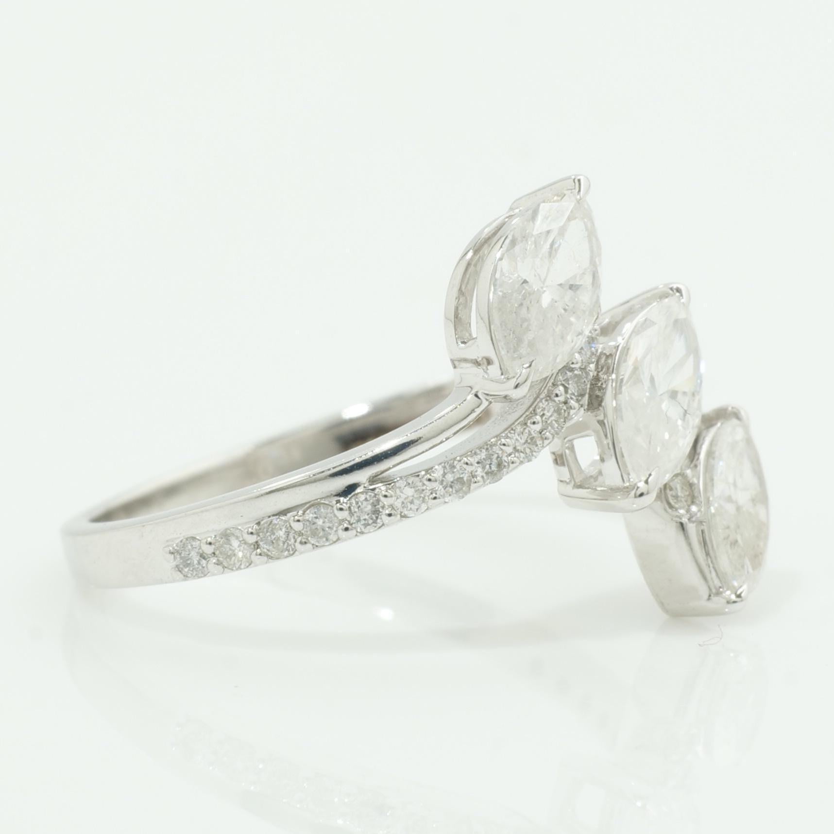 Marquise Trio Diamantring in 14k massivem Gold (zertifiziert) Damen im Angebot