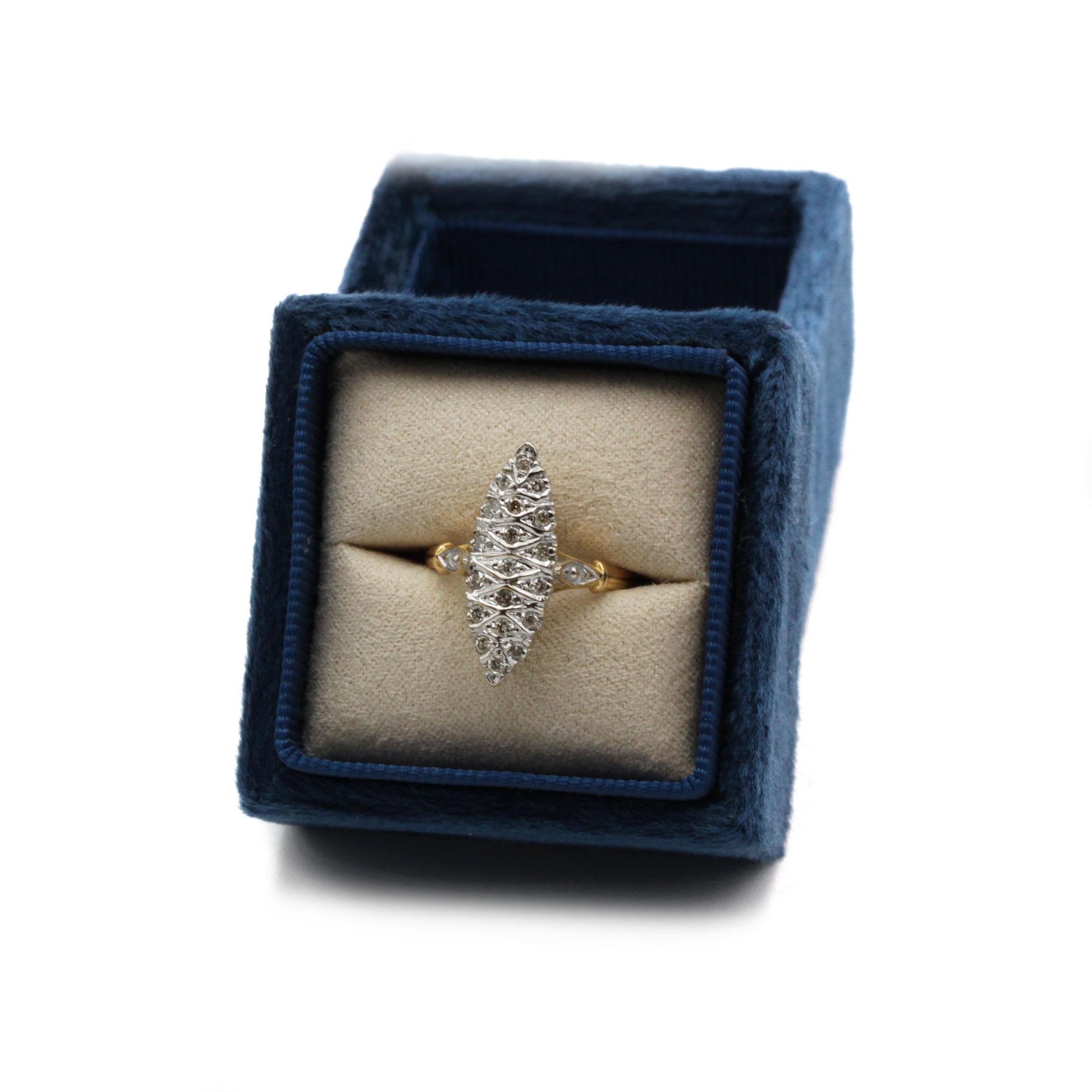 Taglio brillante Anello Marquise bicolore con diamanti a navette in oro 18K in vendita