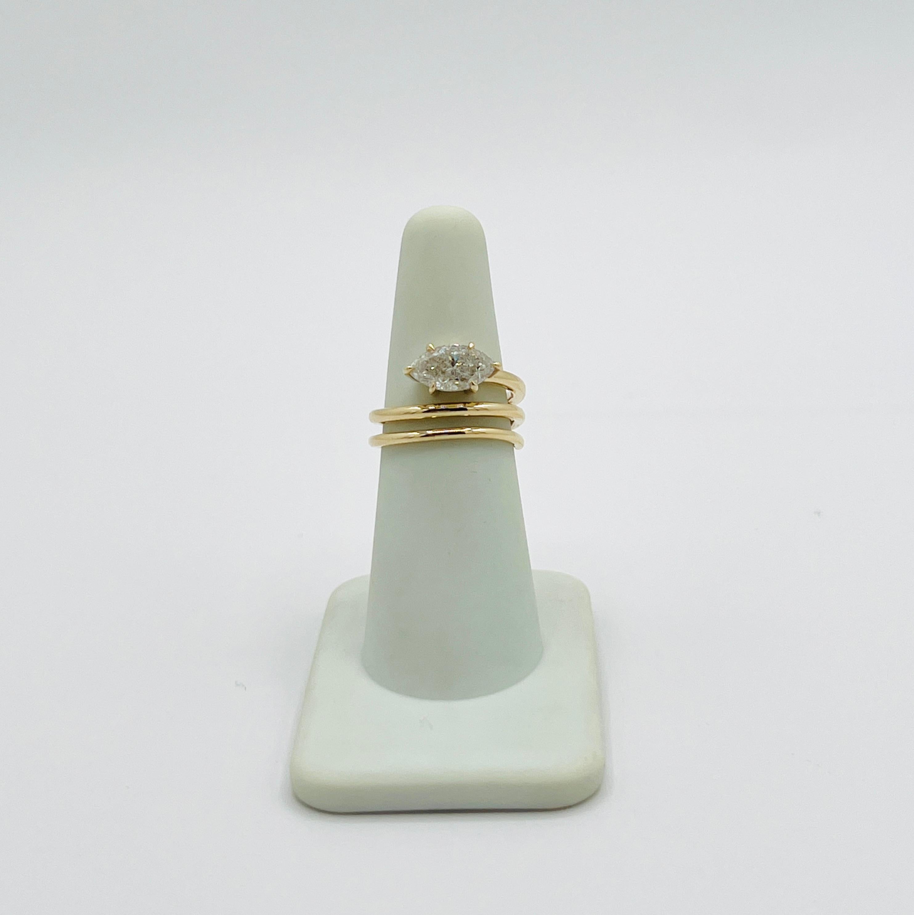 Anello a serpente con diamante bianco Marquise in oro giallo 14K In condizioni Nuovo in vendita a Los Angeles, CA