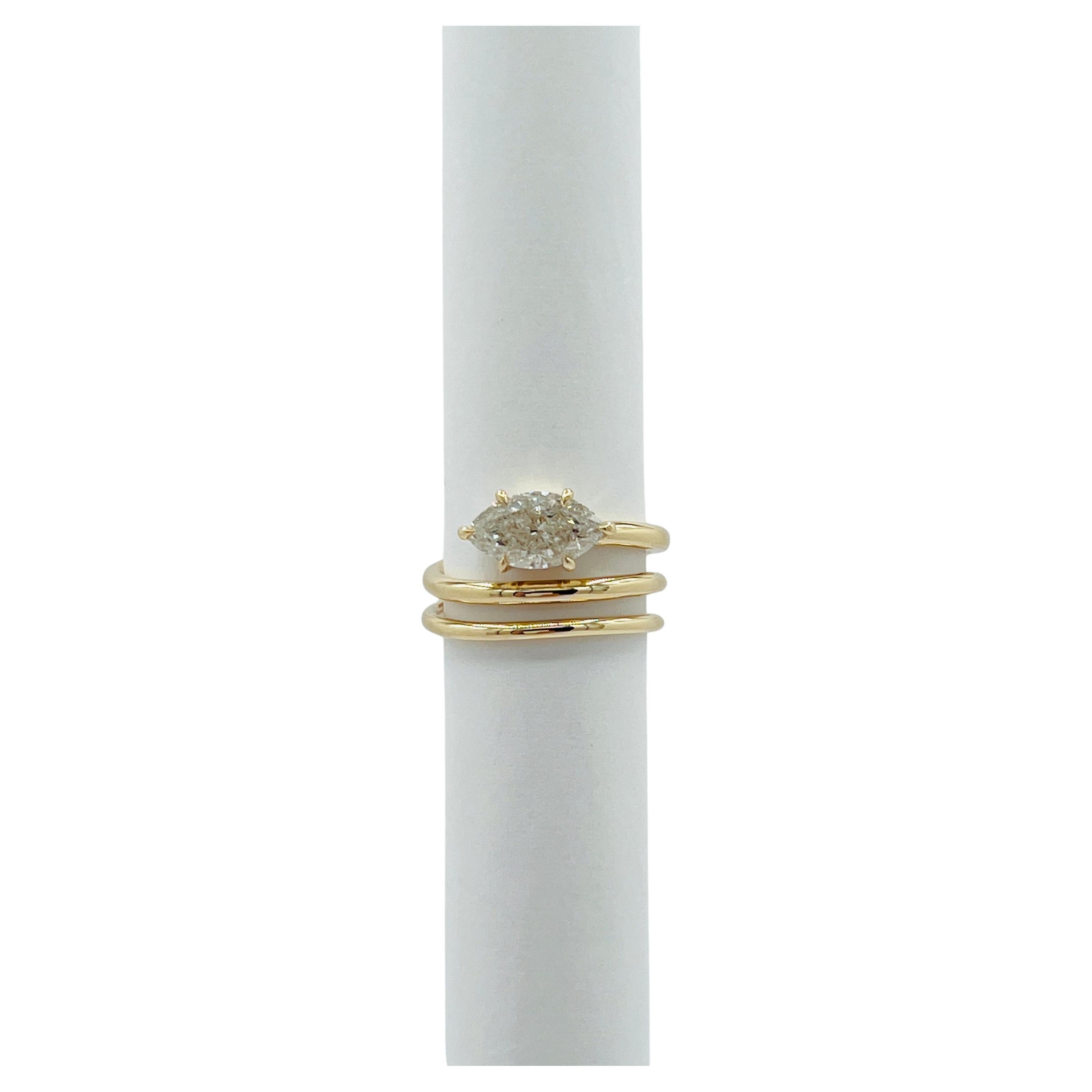 Anello a serpente con diamante bianco Marquise in oro giallo 14K in vendita