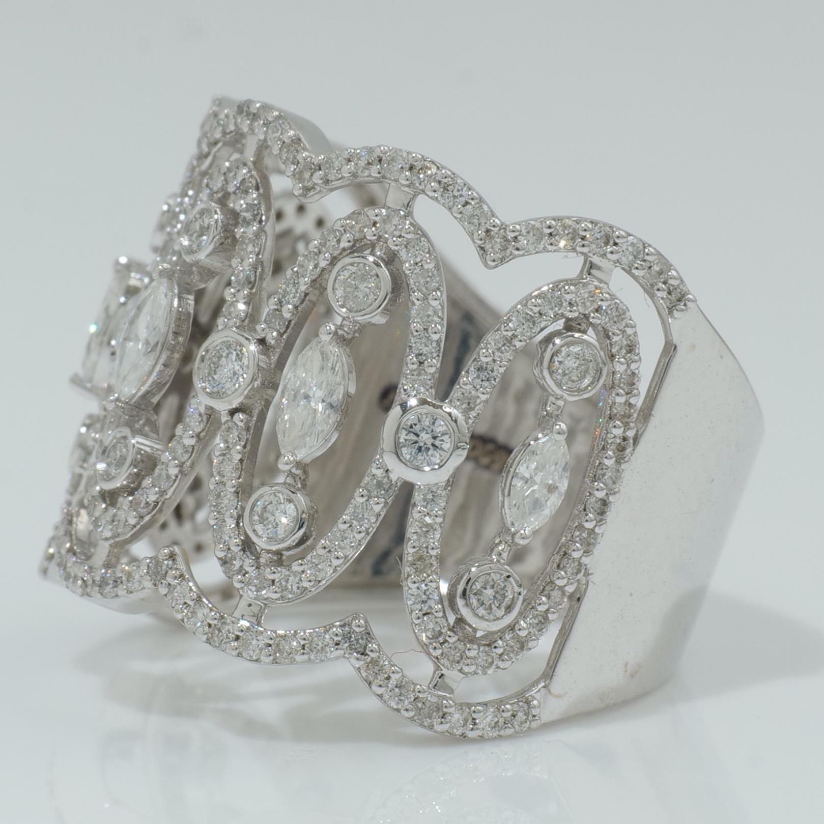 Anello con diamante largo Marquise in oro massiccio 14k (certificato) In condizioni Nuovo in vendita a New Delhi, DL