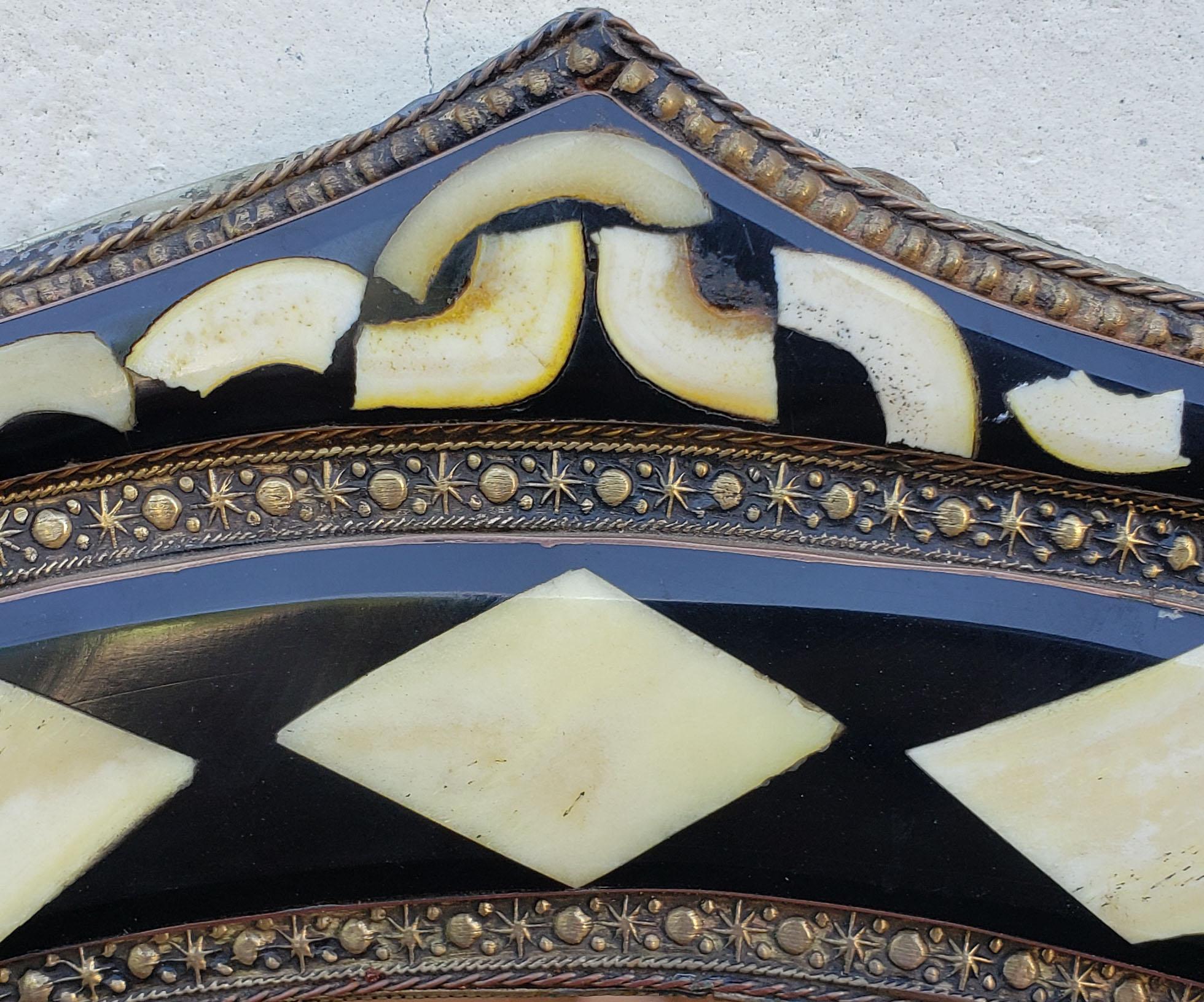 Marrakech Arched Bone Mirror, Har 4 In Excellent Condition For Sale In Orlando, FL