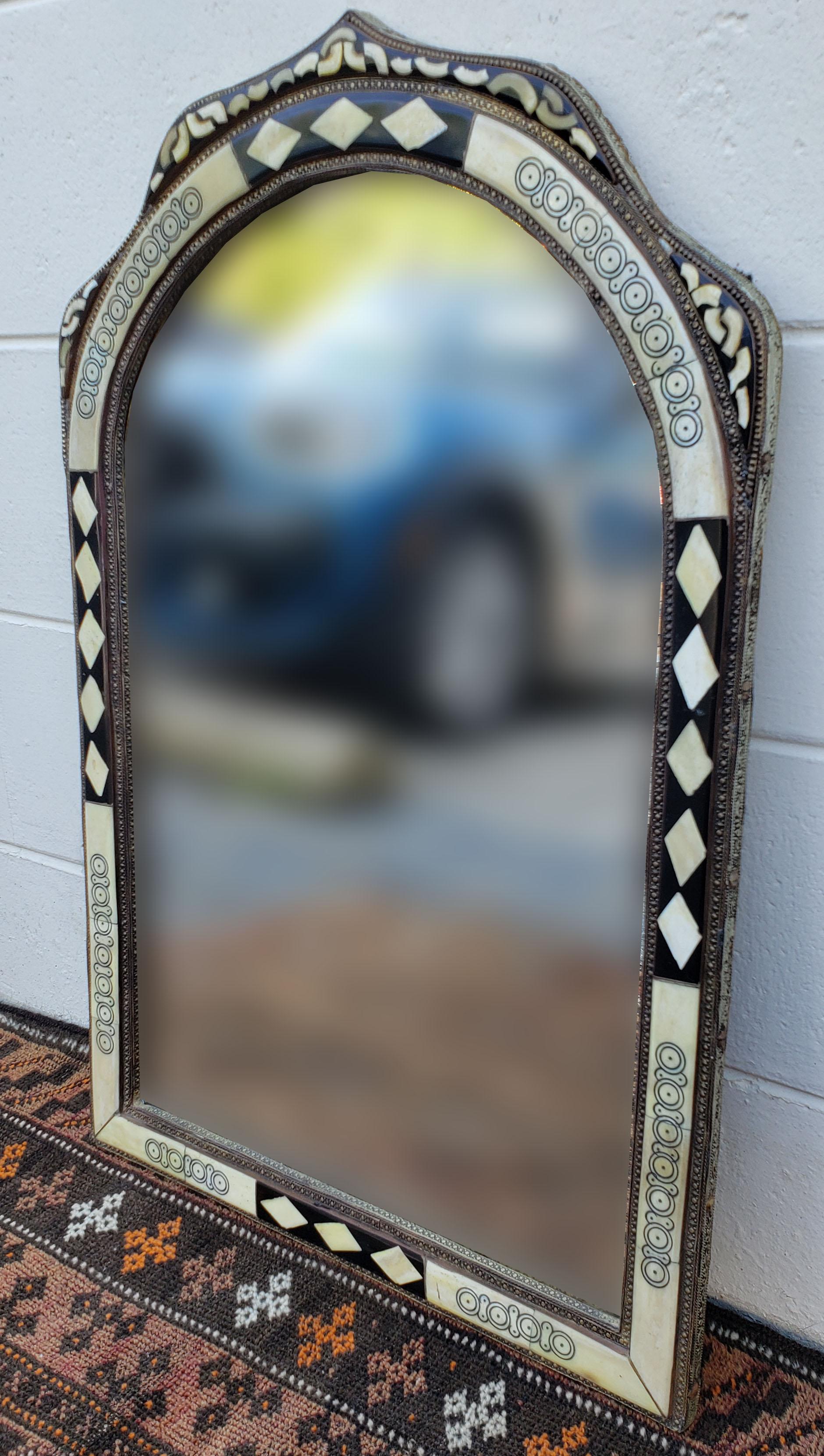 Other Marrakech Arched Bone Mirror, Har 4 For Sale