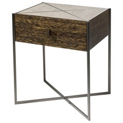 Mesa auxiliar con cajones de madera de palma y piel de zapa Marrakech by Giordano Viganò