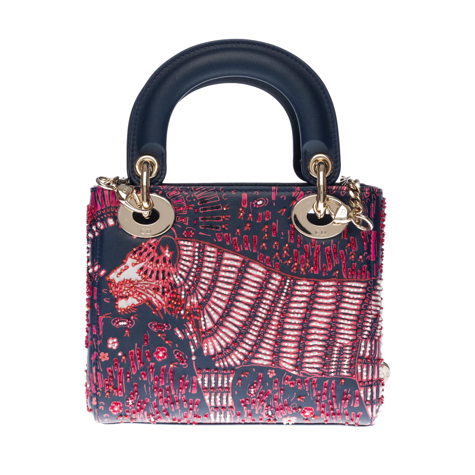 The Lady Dior Mini bag embodies the classic elegance combined with the modernity of Dior. This limited edition creation of the Marrakech 2020 Collection is made of navy blue lambskin with red and white beads, light gold metal hardware
The thick