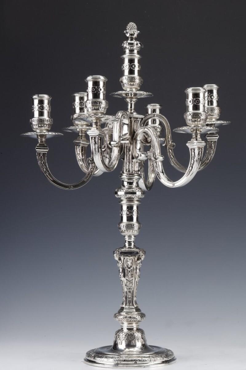 Français Marret Frères- Importante paire de chandeliers en argent massif du XIXe siècle en vente