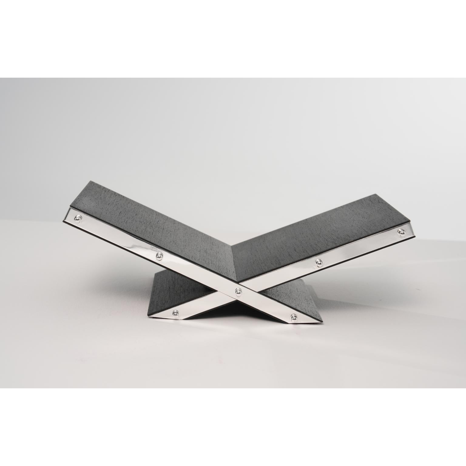 Porte-livre Marri en laiton plaqué argent par Marau
Dimensions : D 22,5 x L 48 x H 16 cm.
MATERIAL : Laiton argenté.

COLLECTION'S
Nous avons cherché à concevoir chaque produit en nous inspirant de figures significatives de la civilisation hittite.