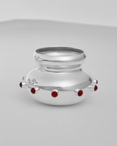 Vaso piccolo Marri in ottone placcato argento e pietra di Corniola di Marau