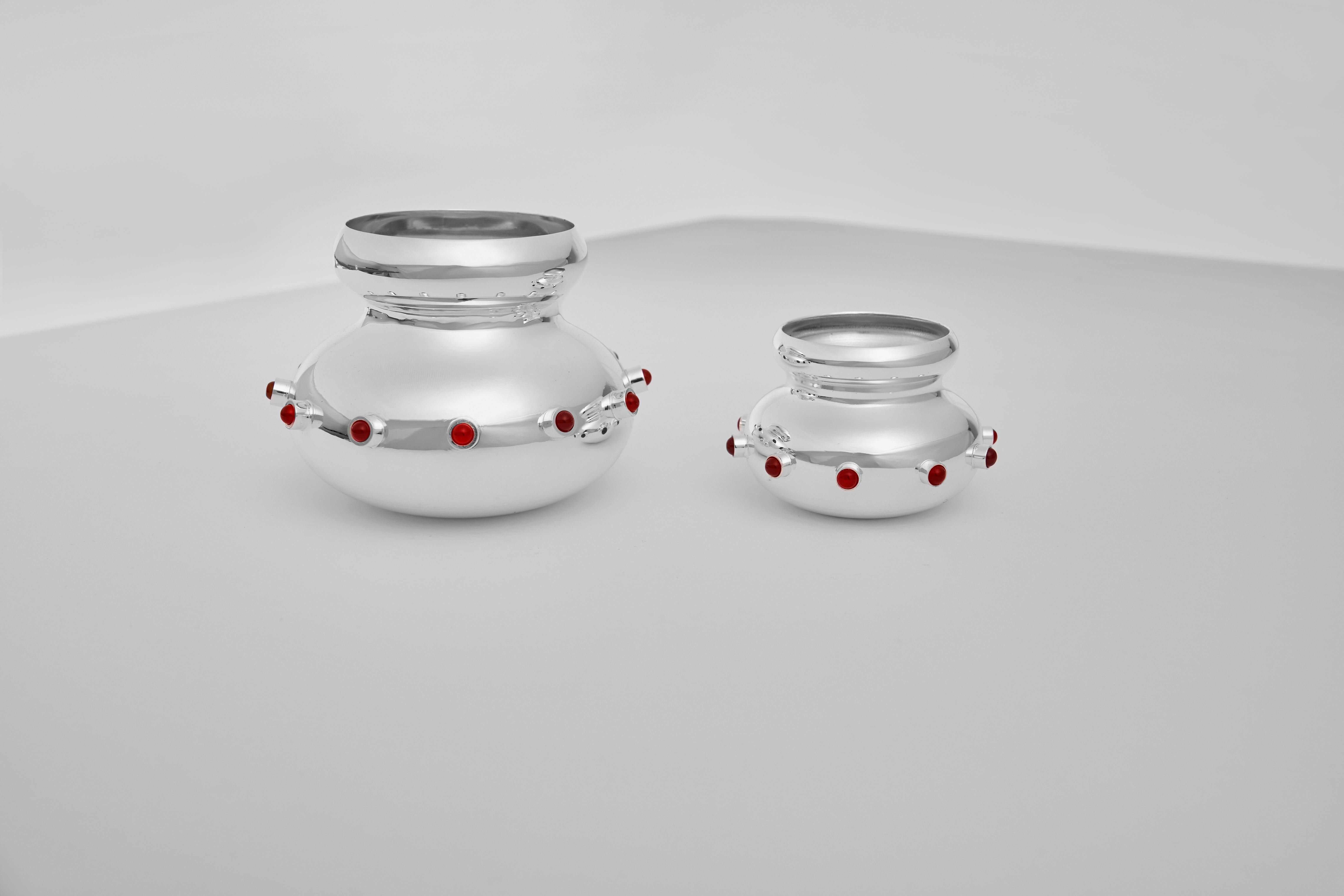 XXI secolo e contemporaneo Vaso piccolo Marri in ottone placcato argento e pietra di Corniola di Marau in vendita