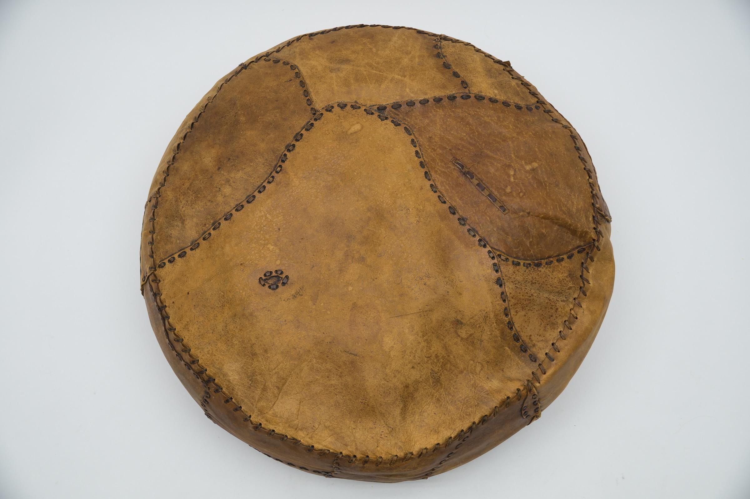 Marrocan Choco Brown Leather Patchwork Pouf, 1960s In Good Condition For Sale In Nürnberg, Bayern