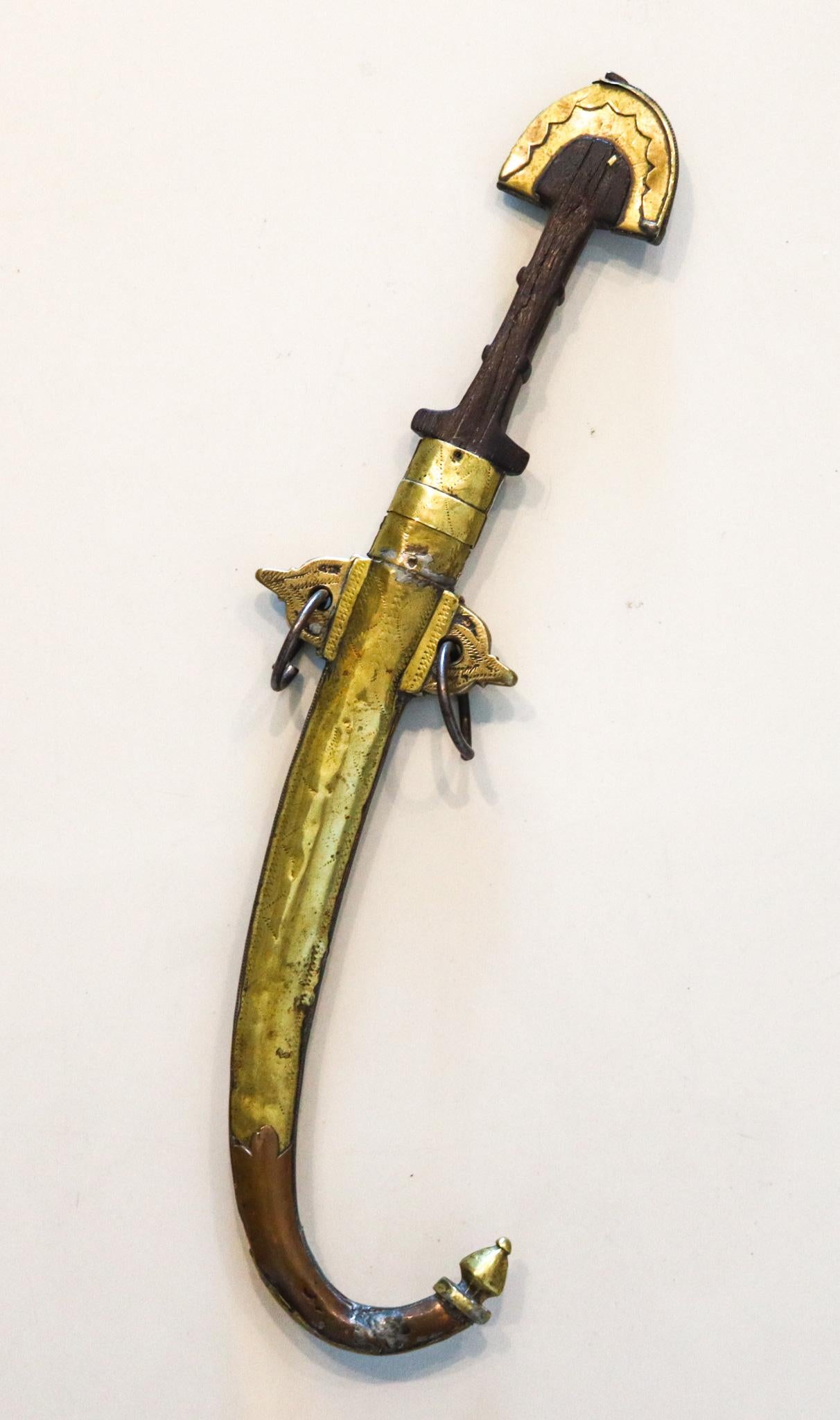 Hand-Carved Marroquin Arab 1870 Koummya Dagger With Sheath In Wood Silver And Brass For Sale