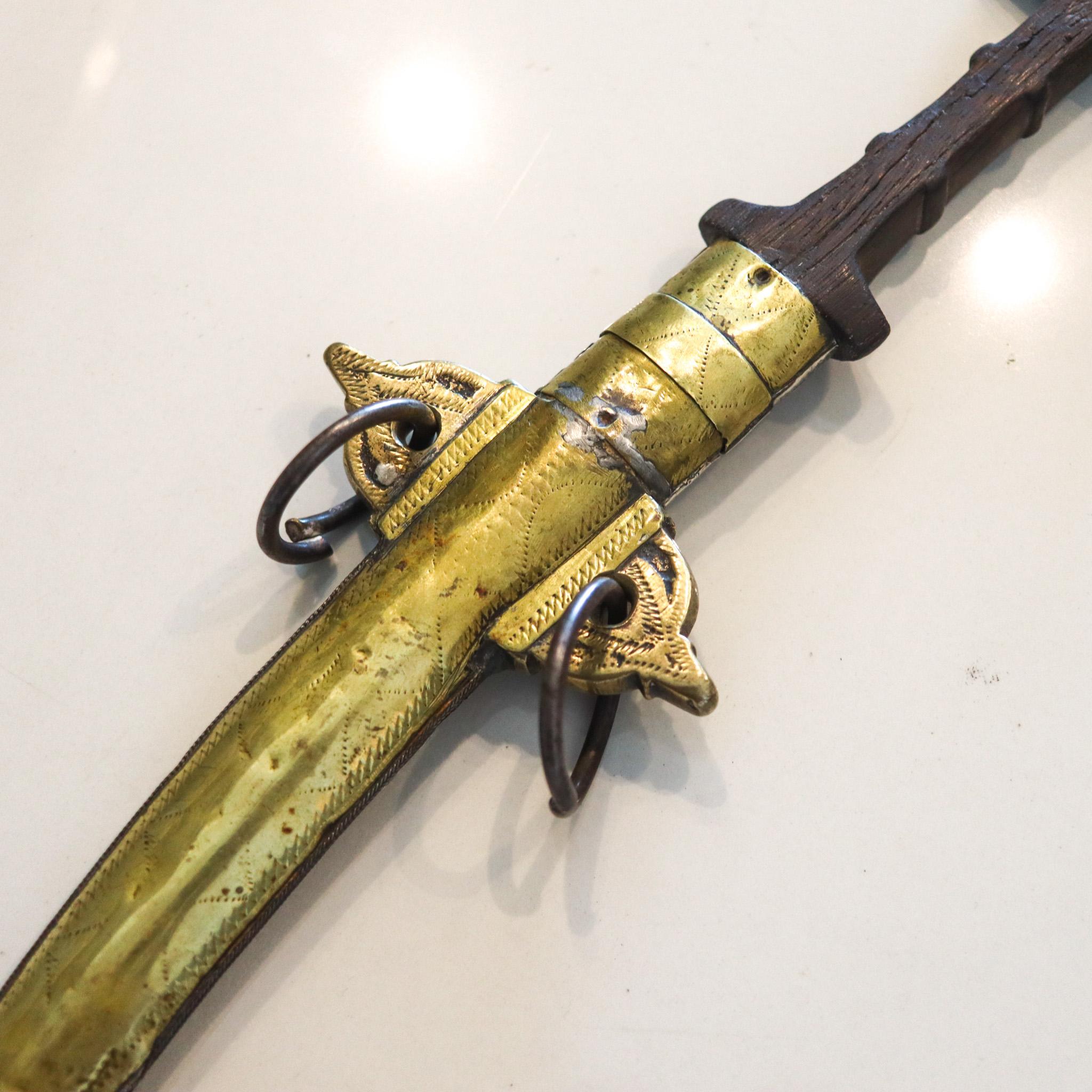 Marroquin Arab 1870 Koummya Dagger With Sheath In Wood Silver And Brass In Good Condition For Sale In Miami, FL