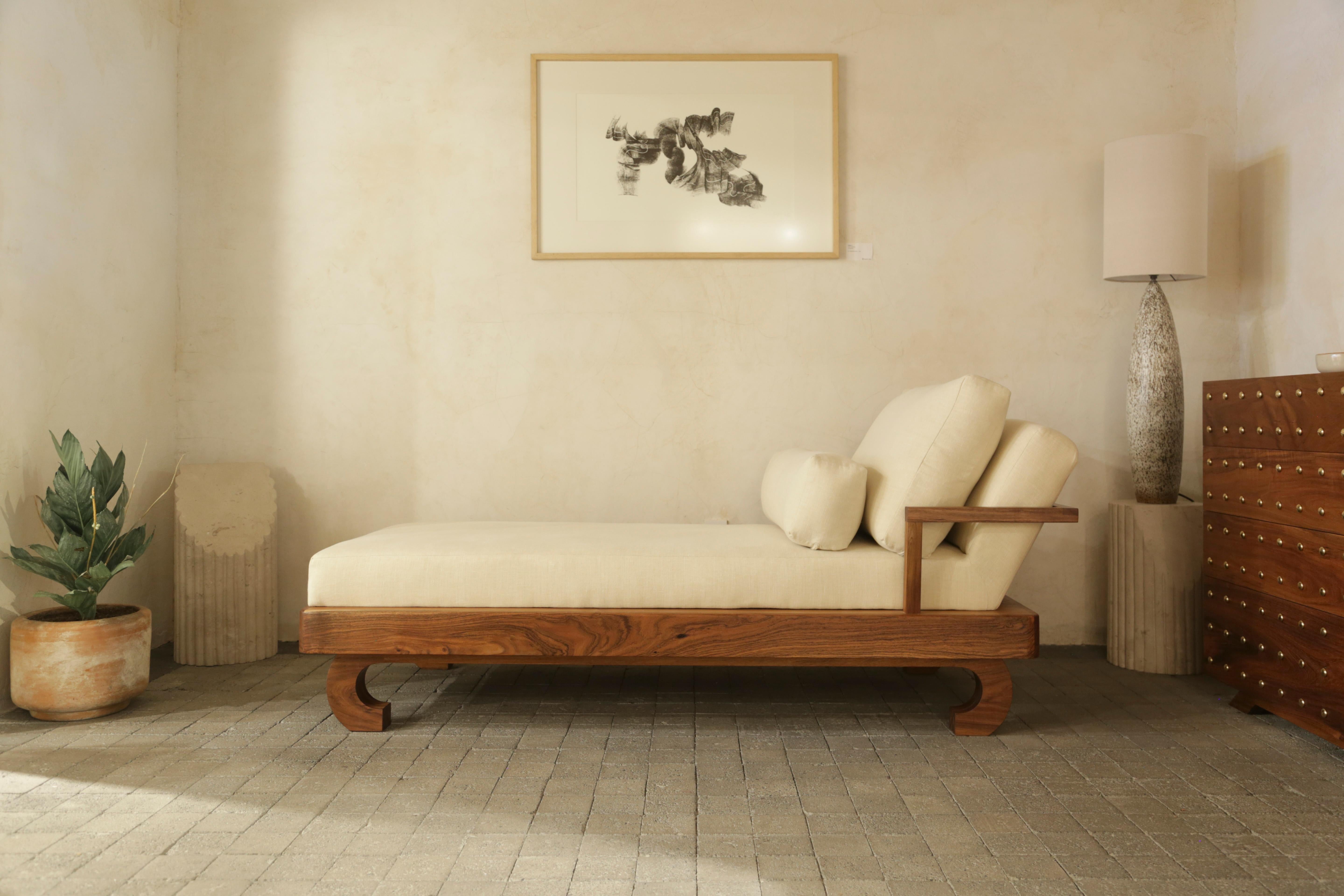Elevate your relaxation experience with the Marruecos Individual Daybed- a distinctive piece that seamlessly blurs the lines between interior and exterior luxury. Crafted for those seeking a perfect sanctuary to lounge, read, or meditate, this