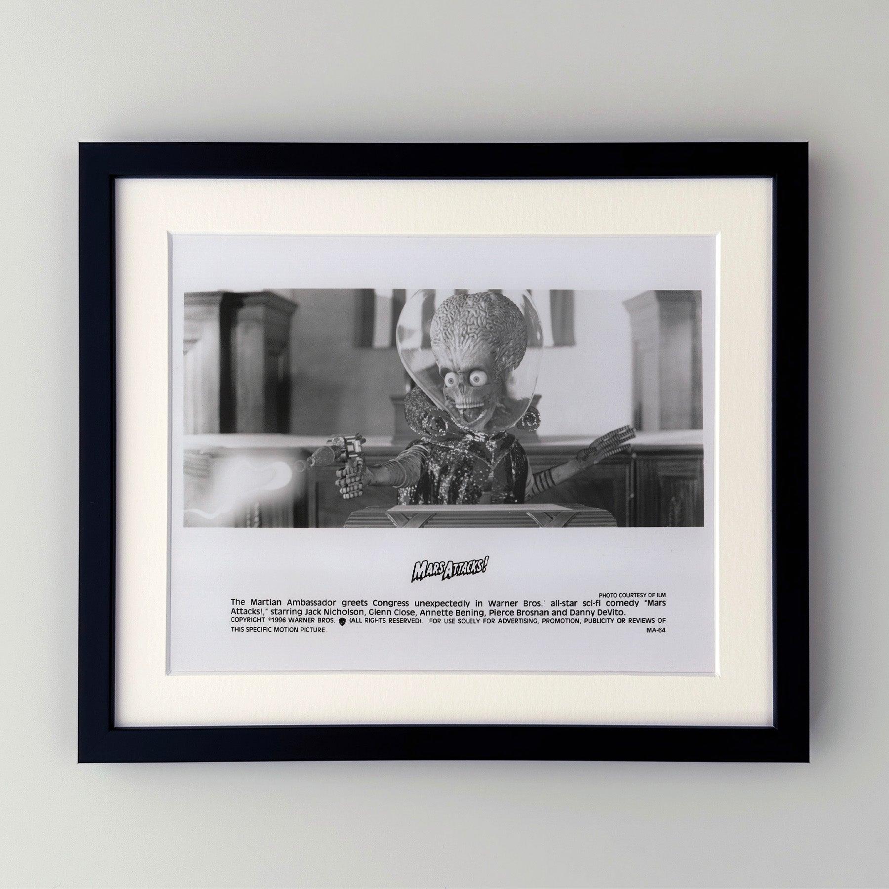 Original 8x10 inches Publicity Film Still for Mars Attacks (1996) starring Jack Nicholson, Pierce Brosnan and Sarah Jessica Parker and directed by Tim Burton.

Publicity (film/production) stills were created to help studios promote their new films.