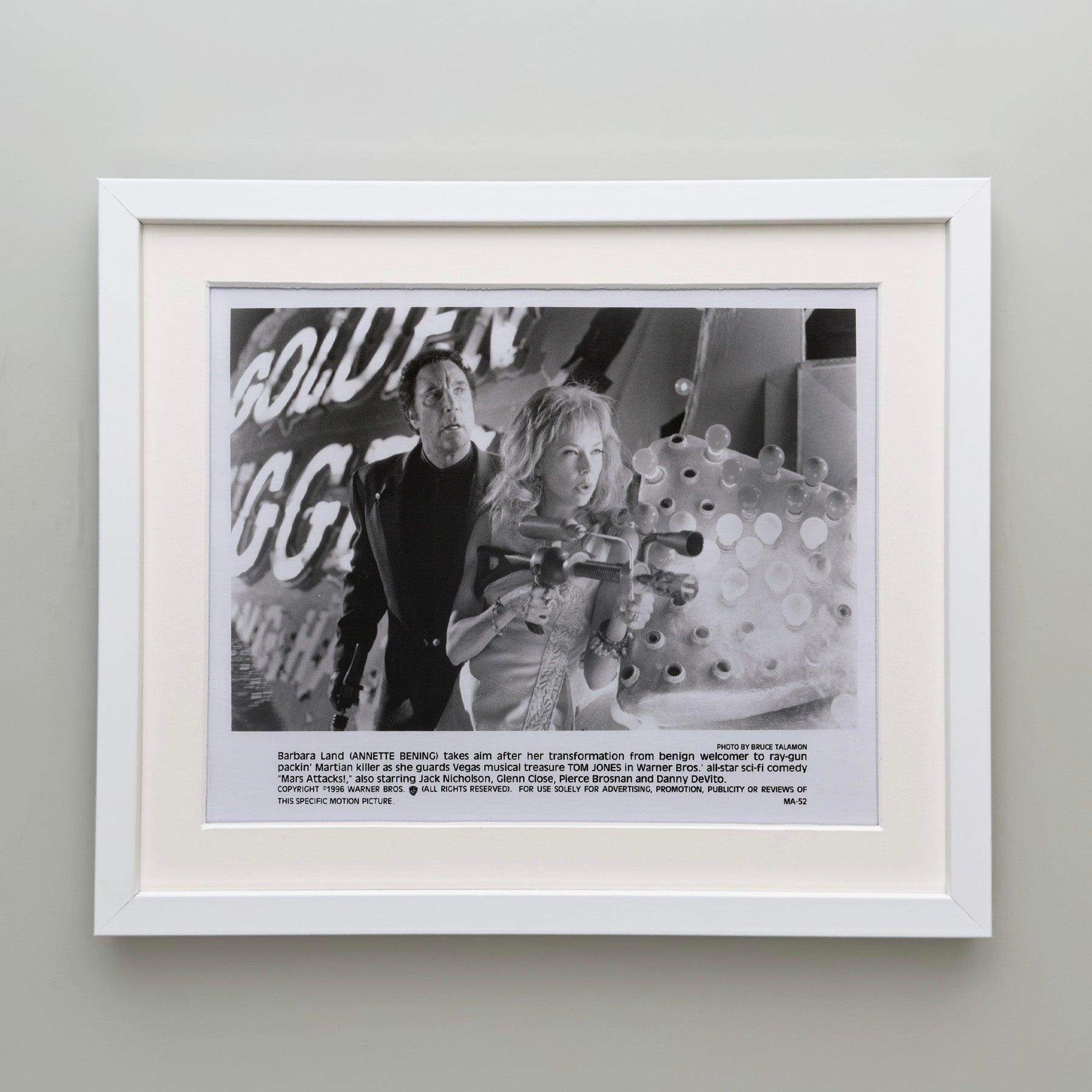 Mars Attacks 1996 Publicity Film Movie Press Still Framed In Excellent Condition For Sale In Bath, Somerset
