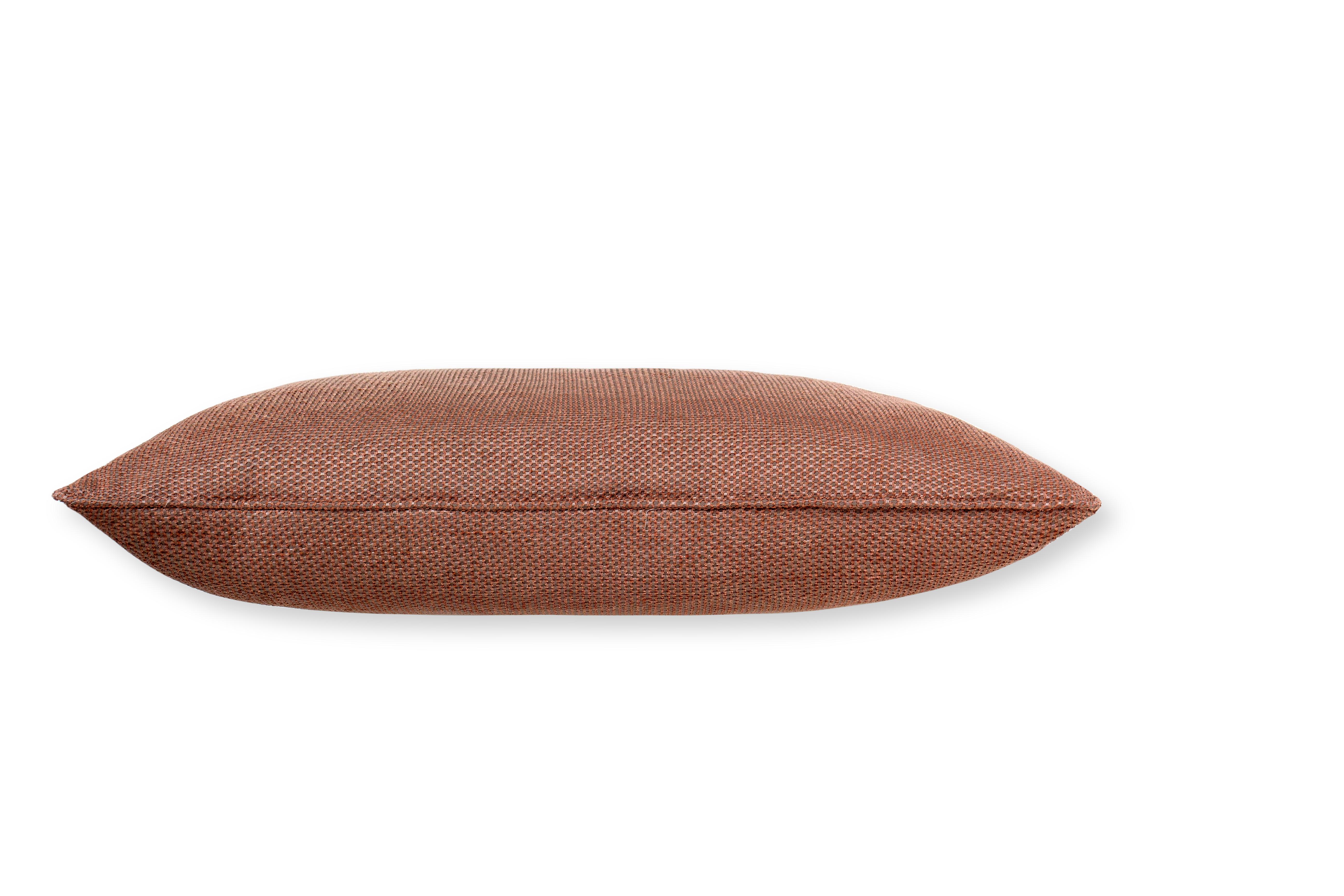 Inspired in the second smallest planet in the solar system, Mars pillow is a reinterpretation of the planet itself, with its reddish appearance, easily distinguished in any Ambience. Such as the planet, this pillow has numerous features to be