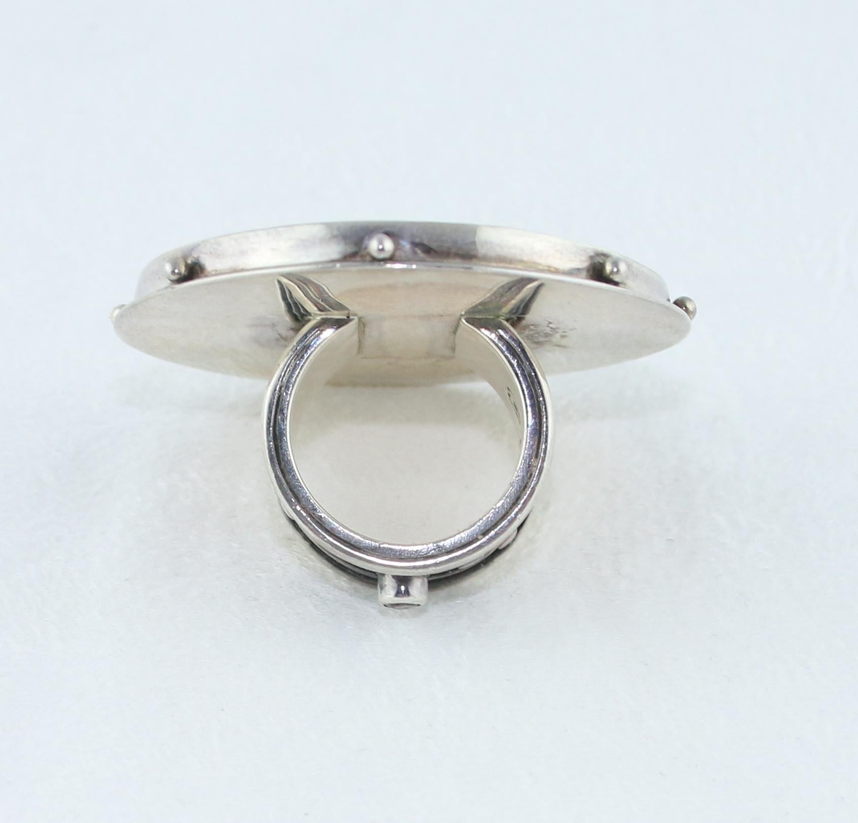 Mars & Valentine MOP Round Sterling Ring In New Condition For Sale In New York, NY