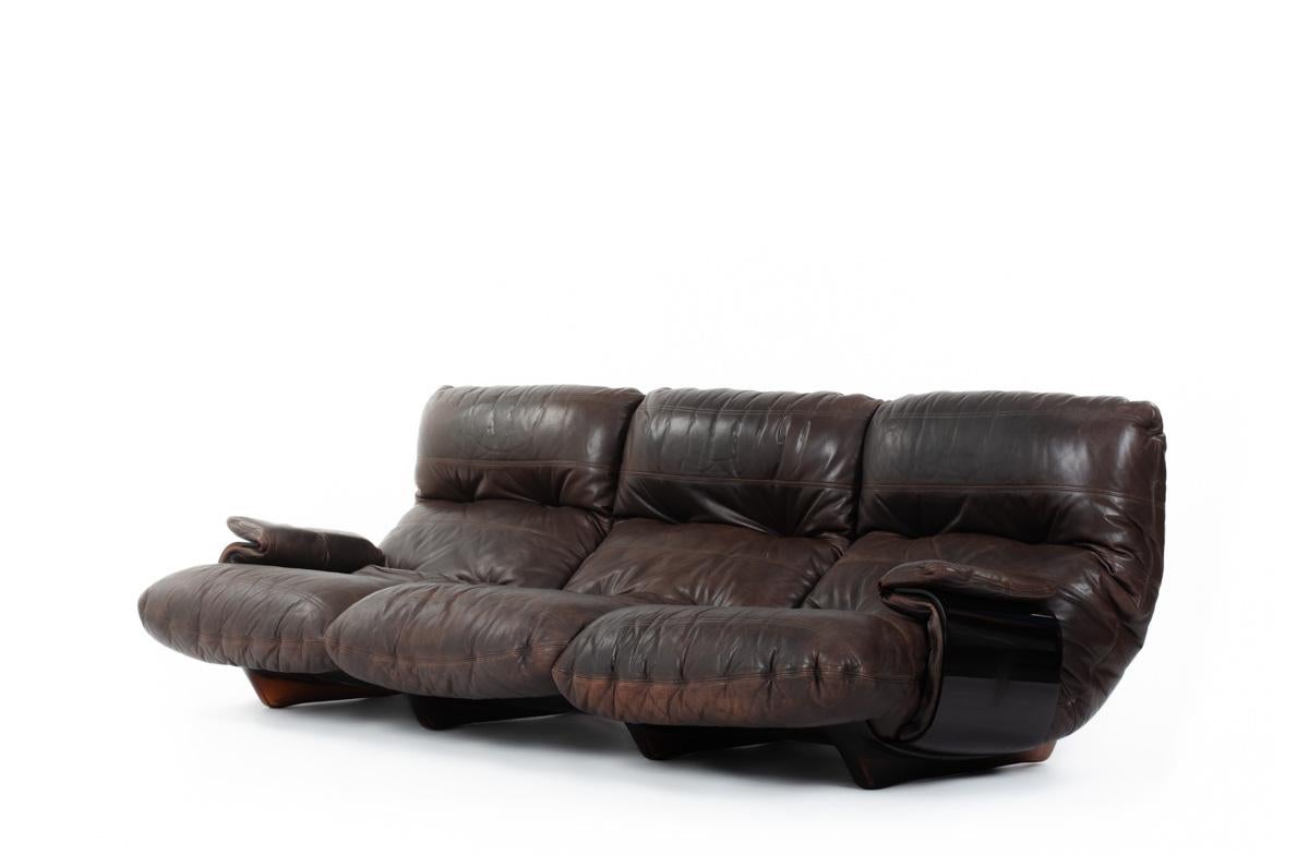 3-Seat sofa model Marsala by Michel Ducaroy for Ligne Roset in the seventies
Structure in brown plexiglas, 3 cushions in foam covered with brown leather from origin
Very good condition, some trace of time on the structure, one small hole on the